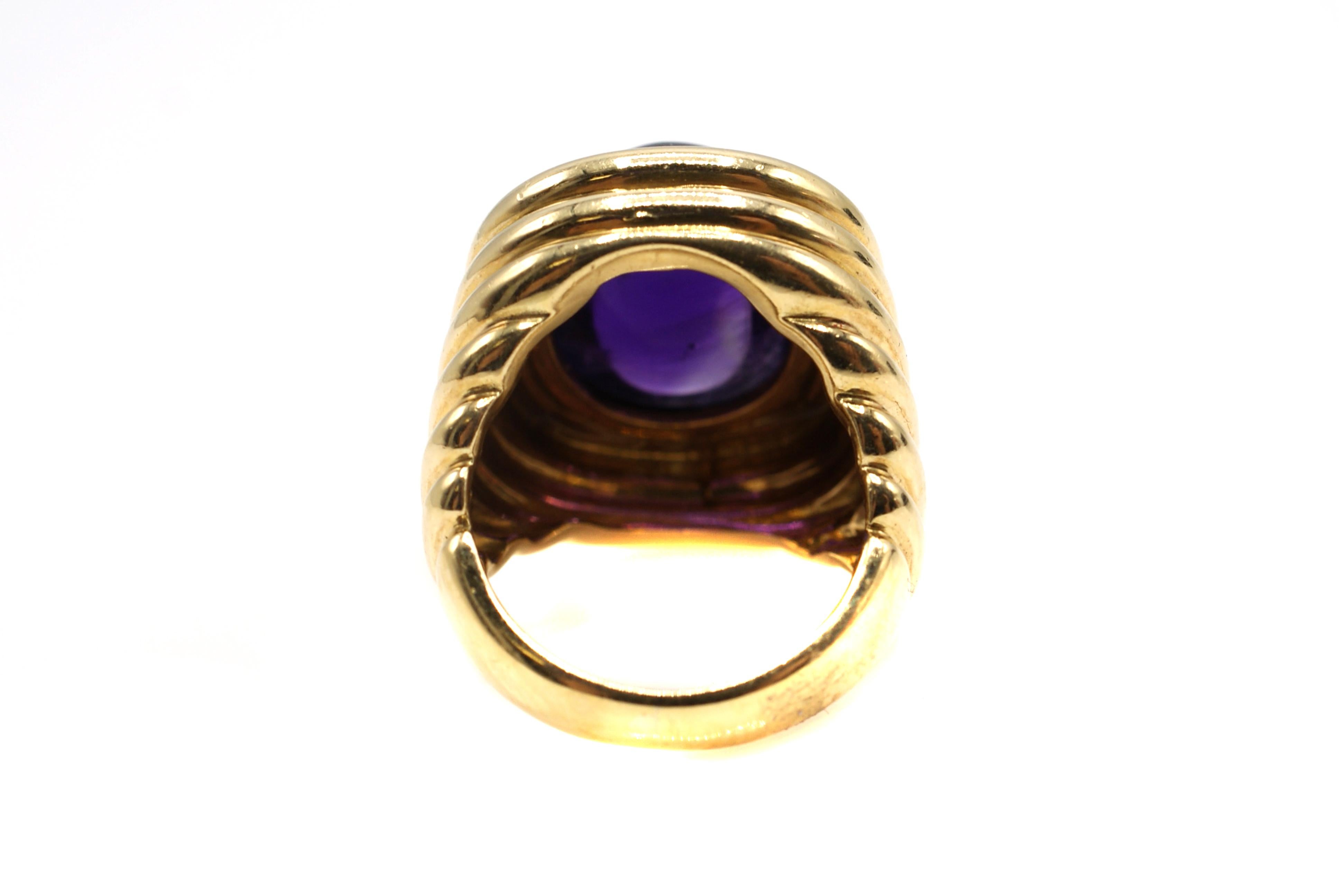 Women's or Men's Amethyst Cabochon Ribbed Gold 1980s Cocktail Ring