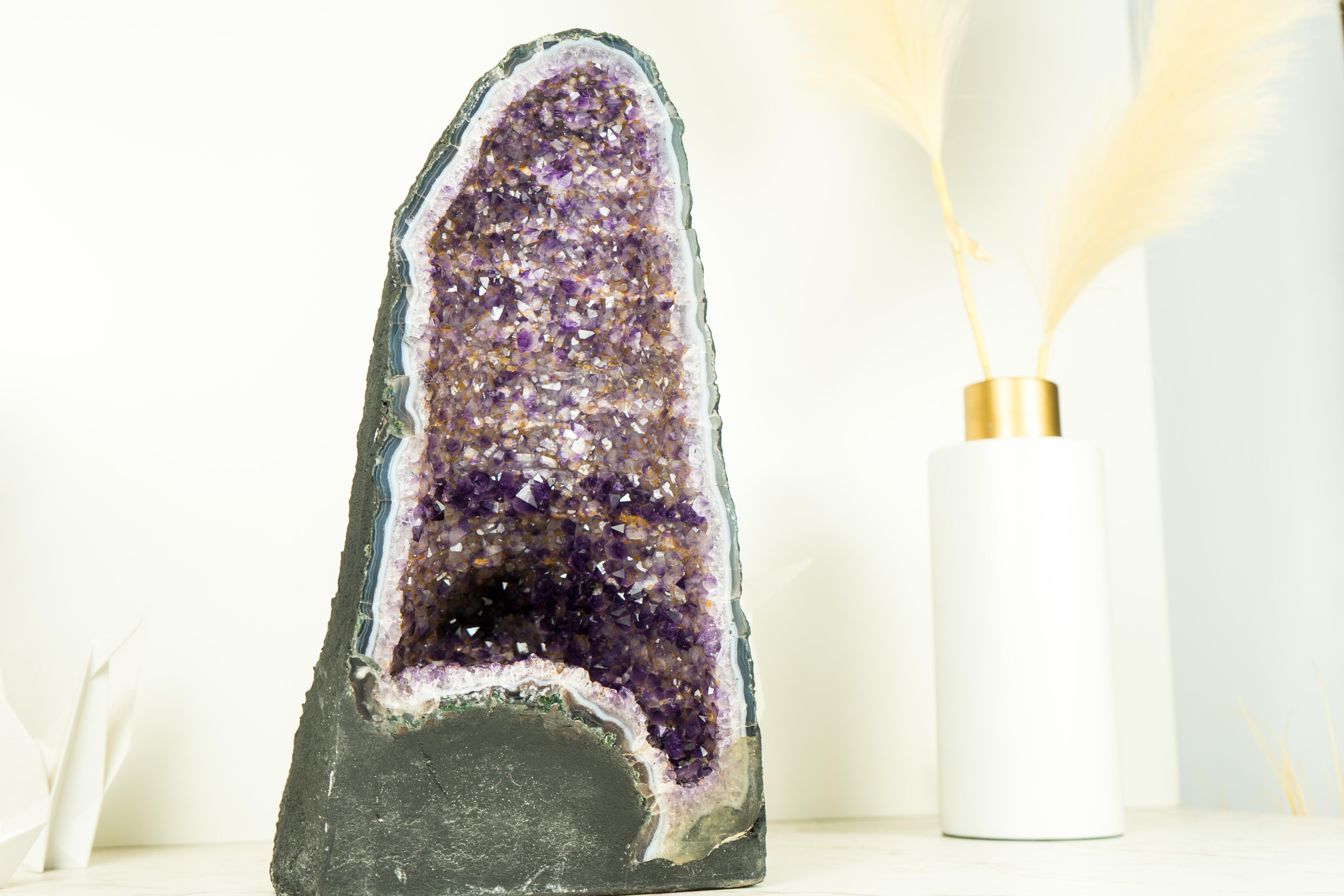 Amethyst Cathedral Geode with Rare Bi-Color Druzy Formation In Excellent Condition For Sale In Ametista Do Sul, BR