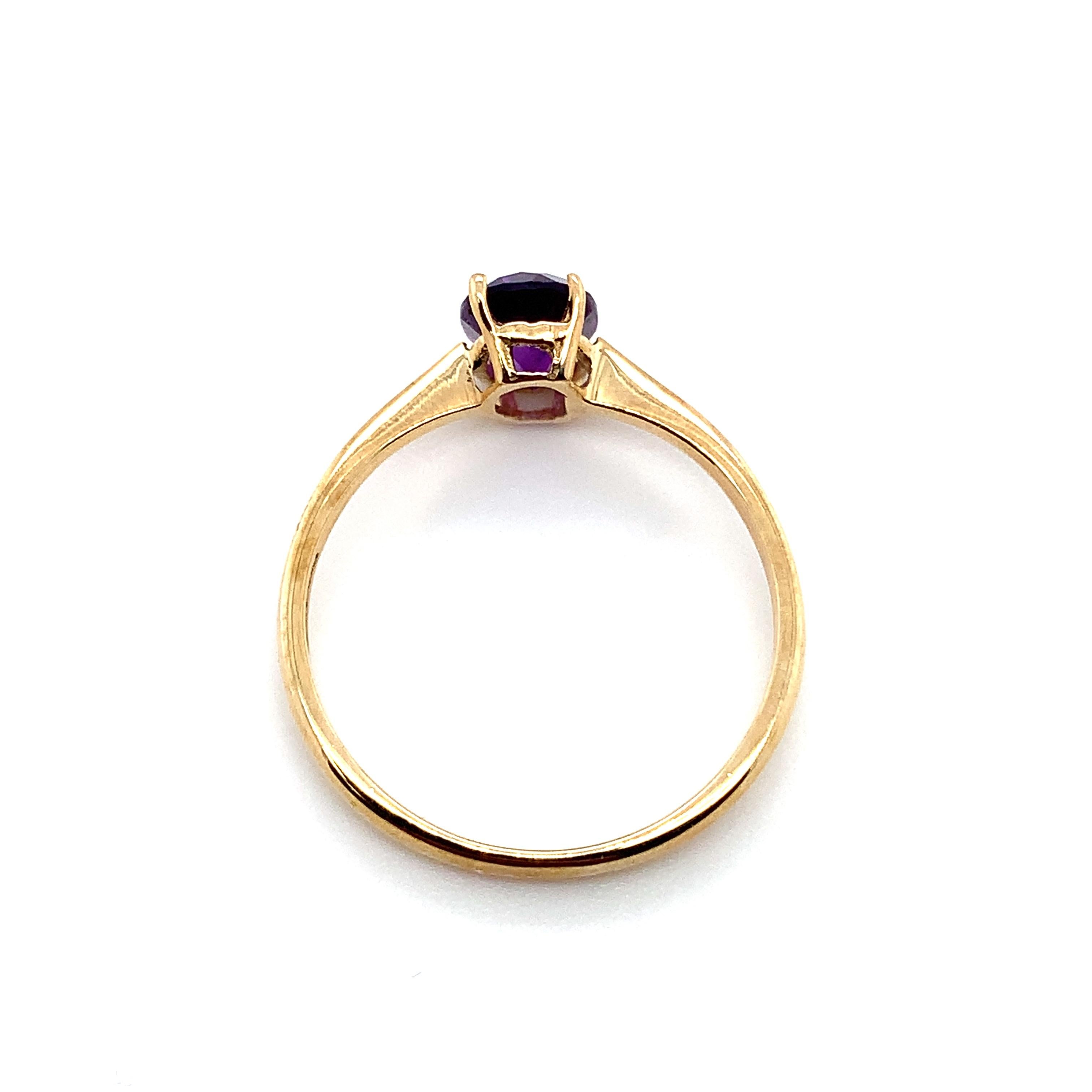 Amethyst Verlobungsring mit Solitär aus Gelbgold im Angebot 1
