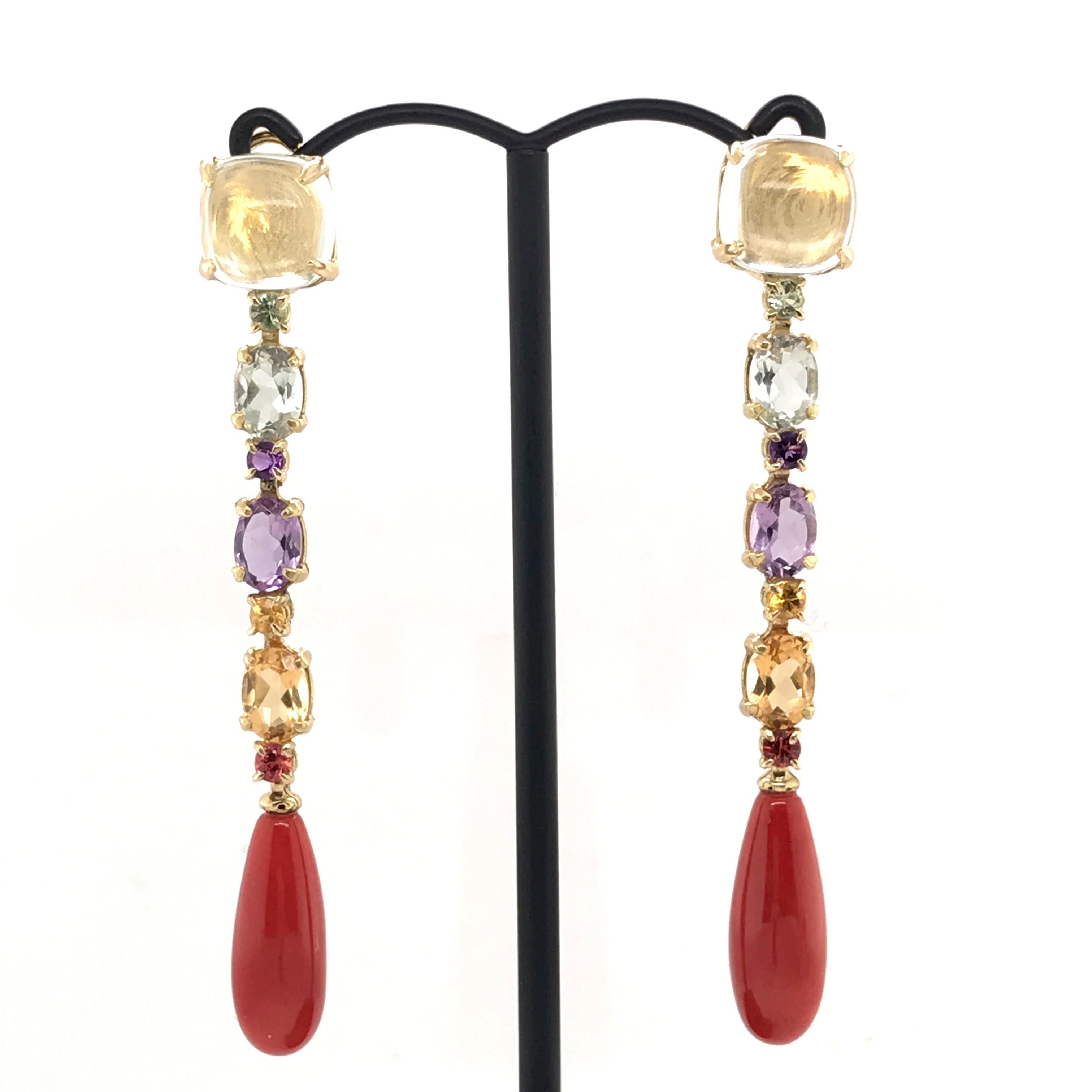Superb chandelier earrings in 18-carat yellow gold, weighing just 6 grams, that will dazzle you with their dazzling combination of gemstones. These multi-stone earrings are adorned with amethyst, citrine, sapphire and coral, creating a striking mix