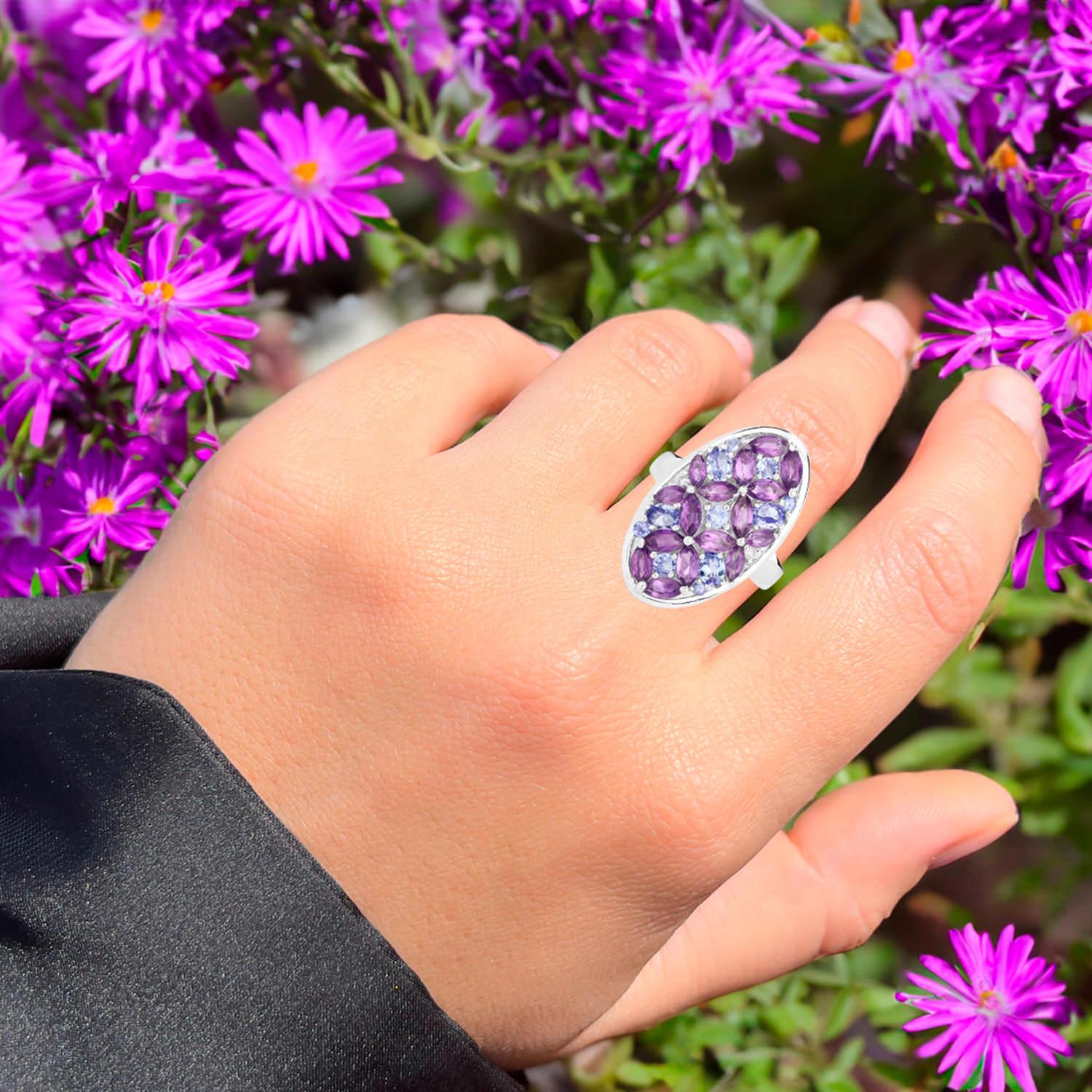 It comes with the Gemological Appraisal by GIA GG/AJP
All gemstones are natural
16 Amethysts = 2.06 Carats
11 Tanzanites = 1.00 Carats
2 White Topazes = 0.04 Carats
Metal: Rhodium Plated Sterling Silver
Ring Size: 7* US
*It can be resized