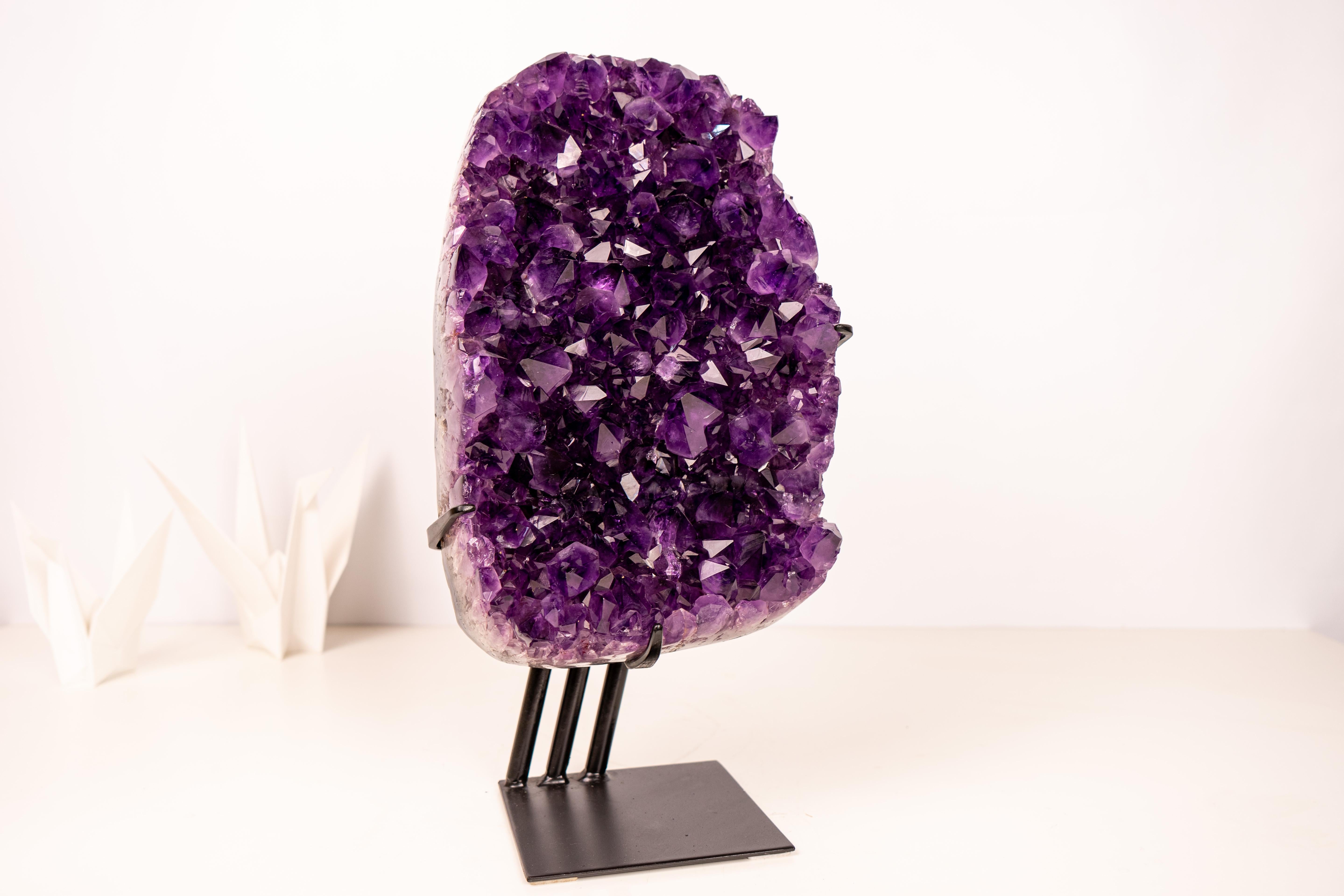 Racimo de Amatista con Cristales Morado Profundo - Decoración Escultural de Cristal en venta 8