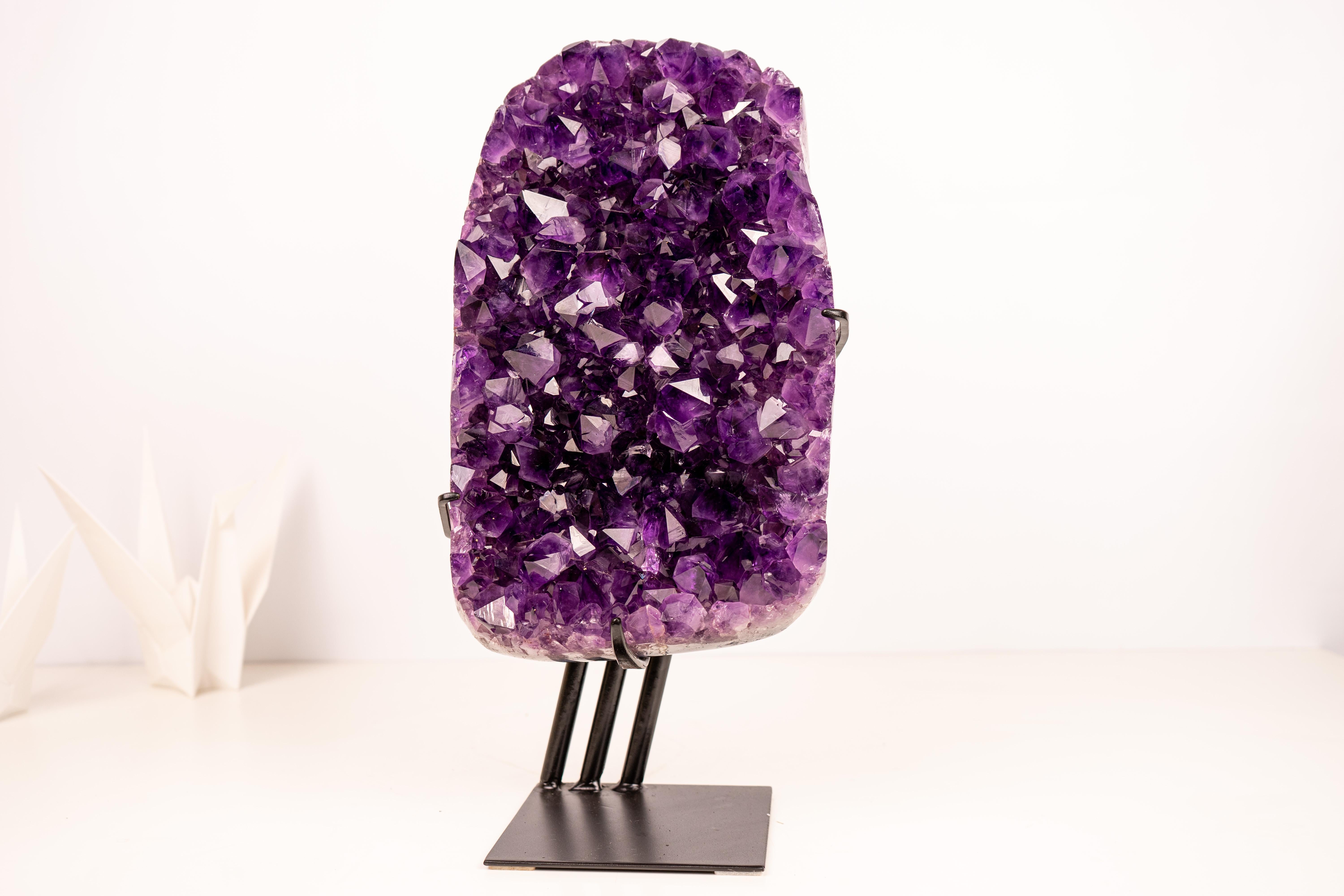 Racimo de Amatista con Cristales Morado Profundo - Decoración Escultural de Cristal en venta 1