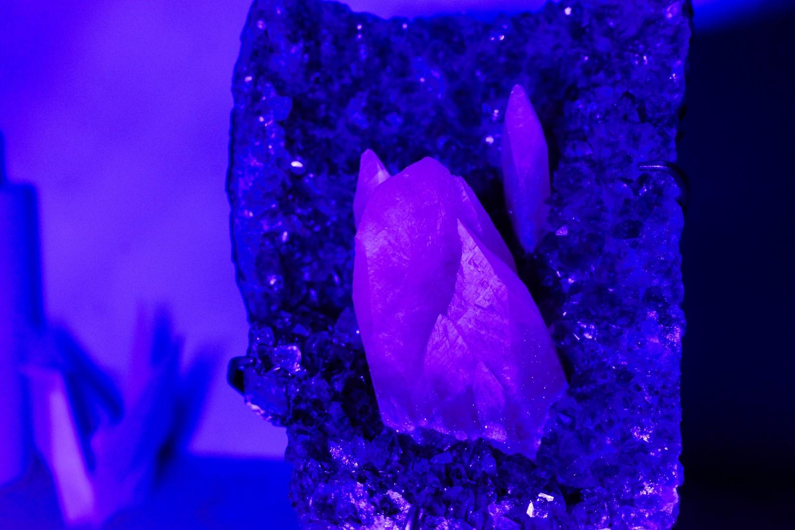 Amethyst Cluster with Rare UV-Reactive Calcite on Lavender Purple Druzy For Sale 10