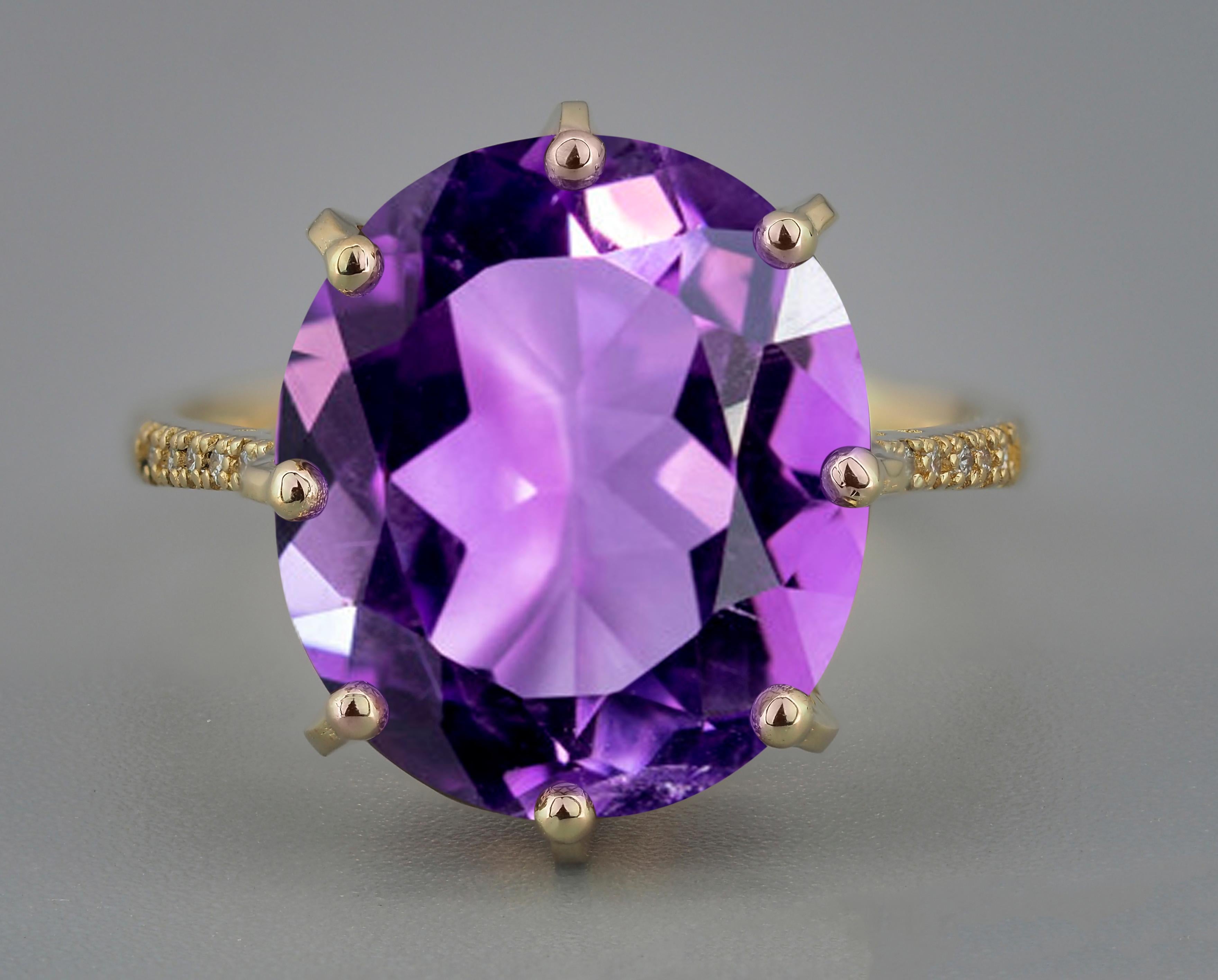 Oval Cut Amethyst cocktail 14k gold ring.  For Sale