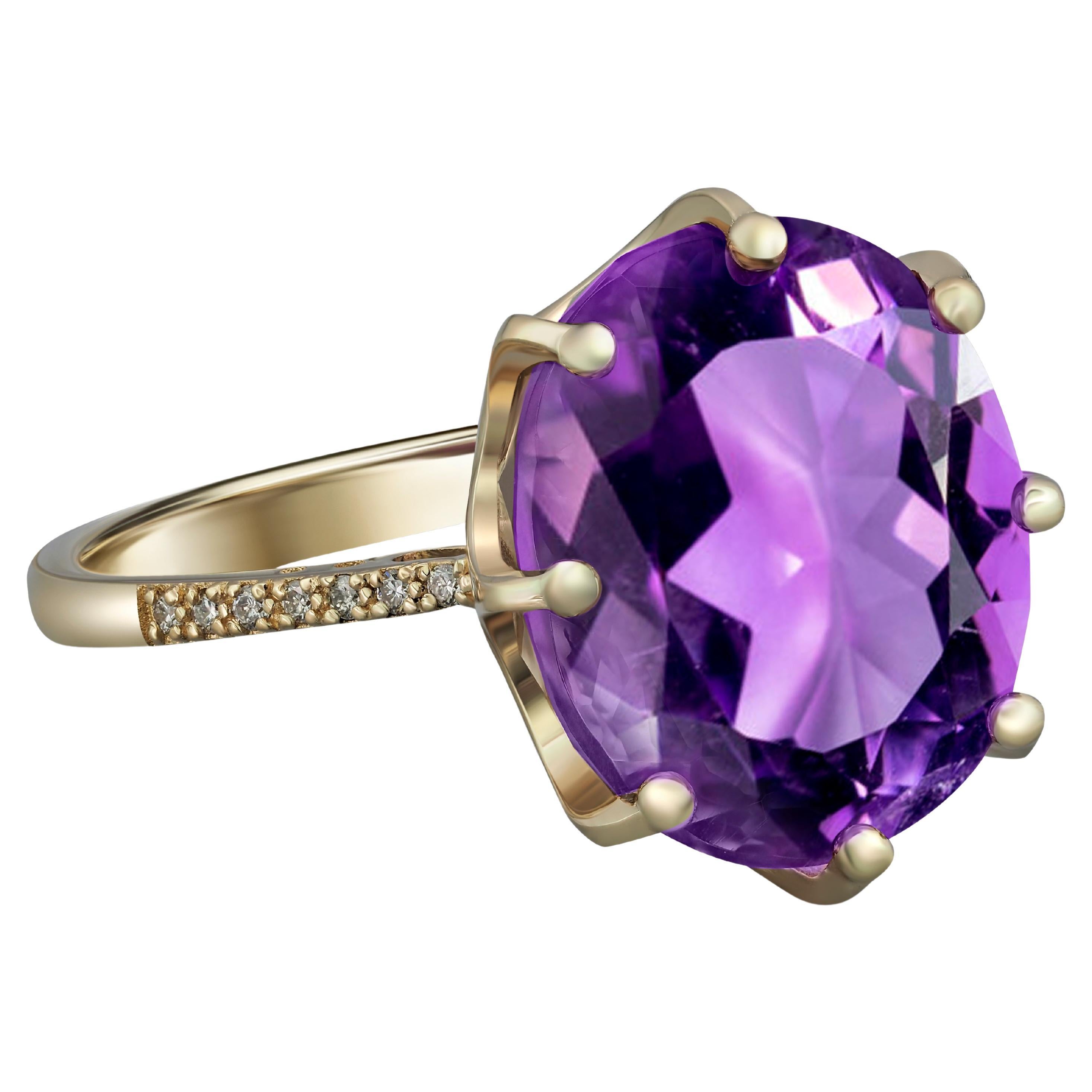 Amethyst cocktail 14k gold ring. 