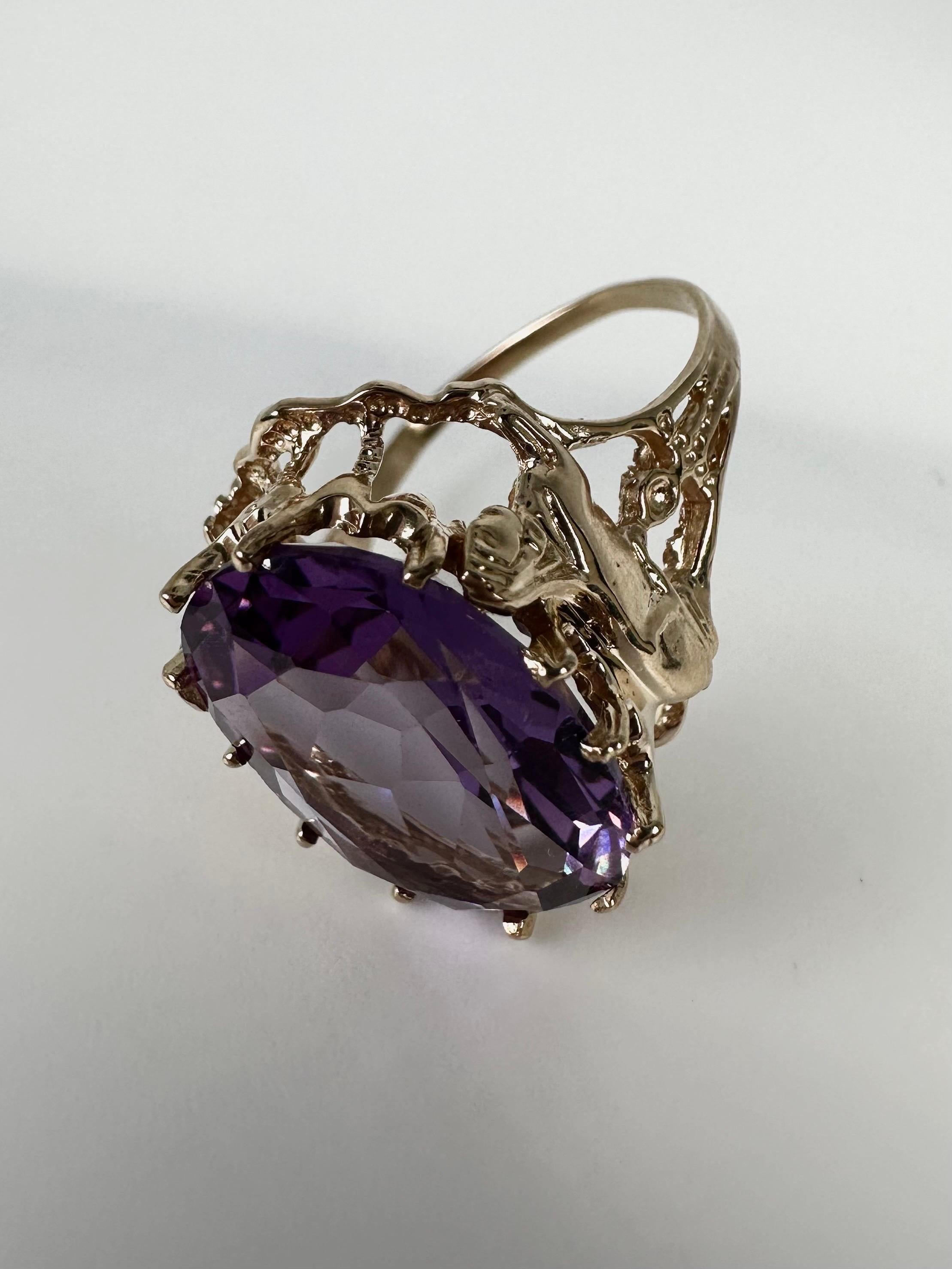 Amethyst Cocktail Ring 14 Karat Yellow Gold Artistically Crafted In Excellent Condition For Sale In Jupiter, FL