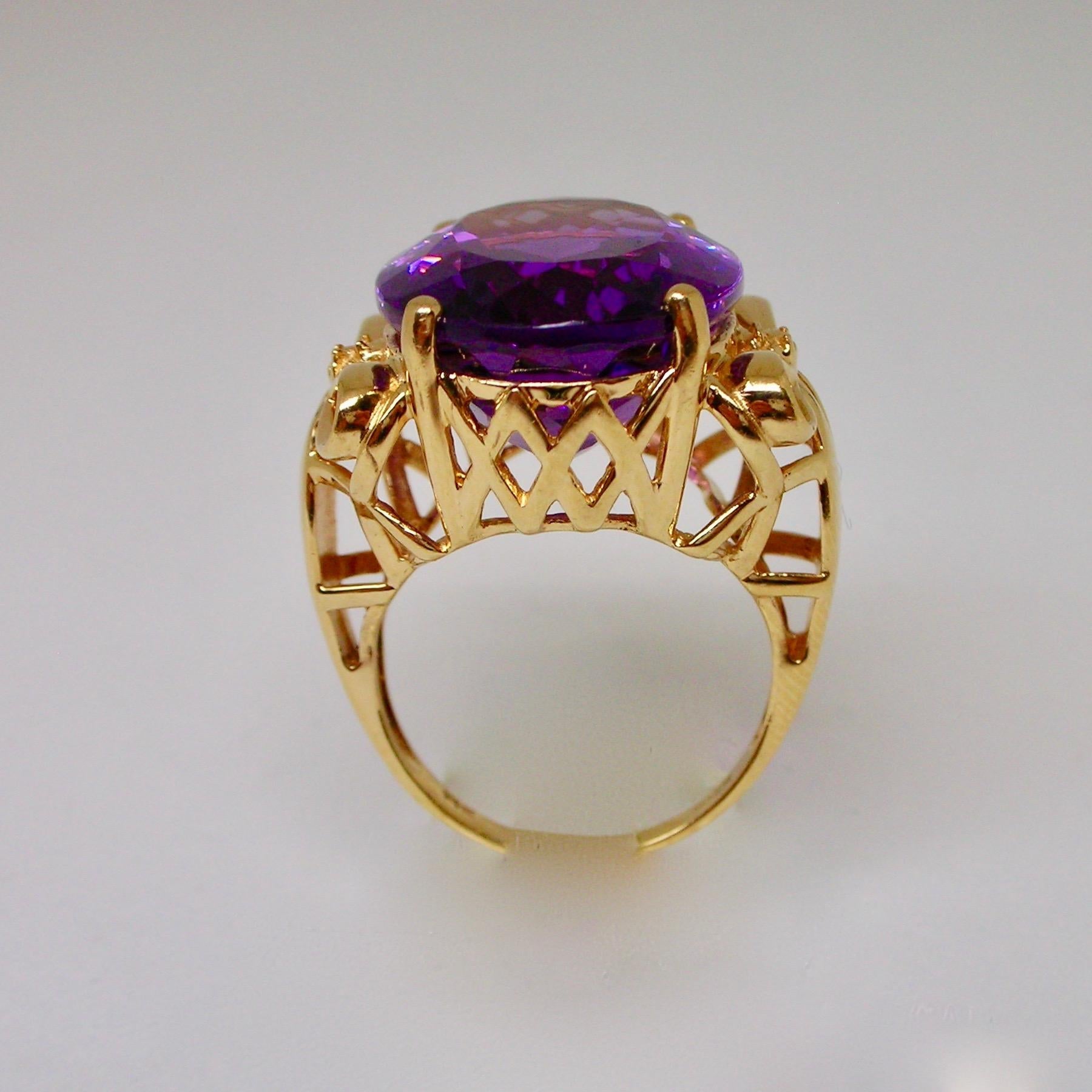 Amethyst Cocktail Ring, 1960s In Good Condition In Milano, MI