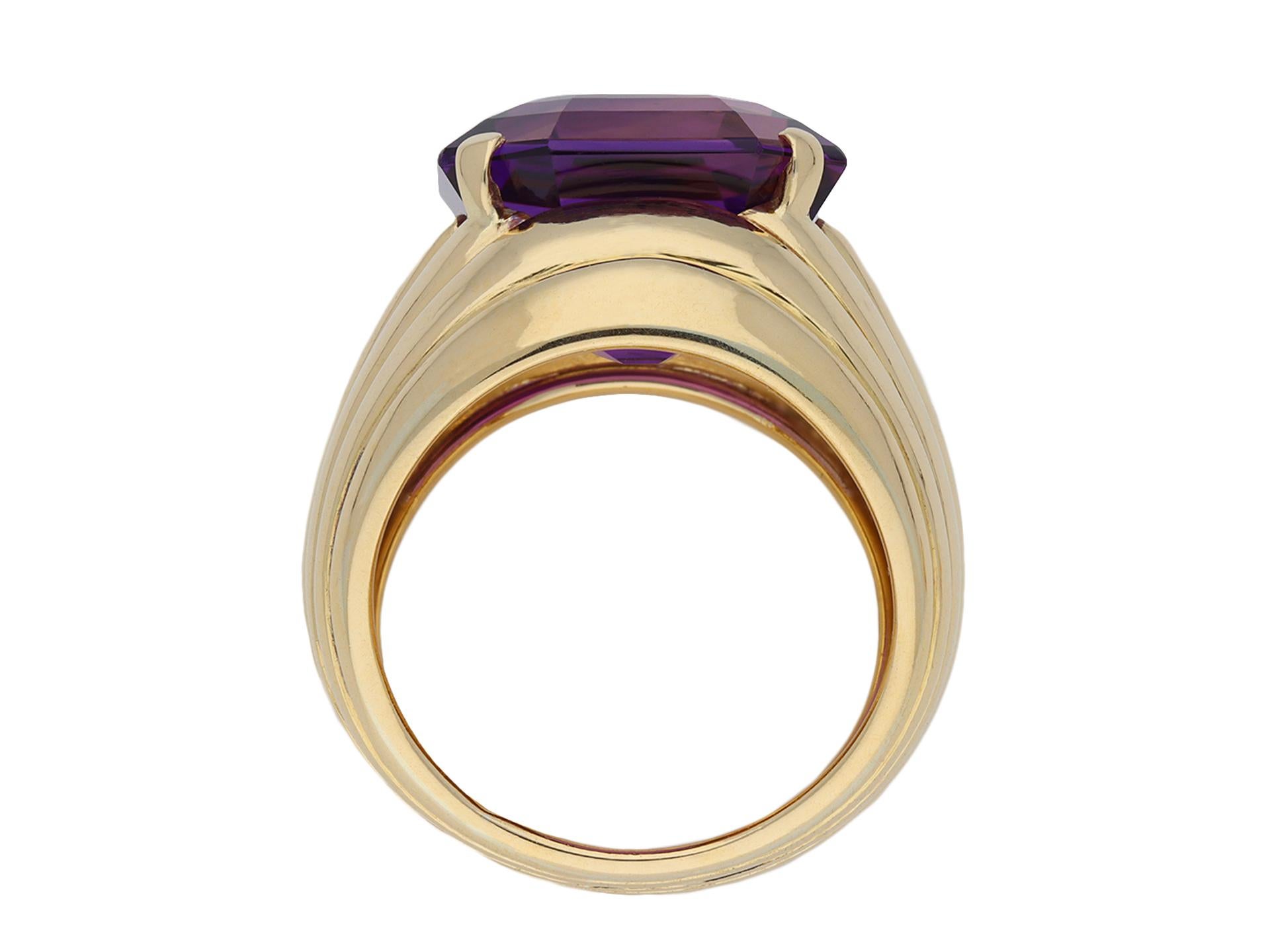 Amethyst cocktail ring, European, circa 1950. In Good Condition For Sale In London, GB
