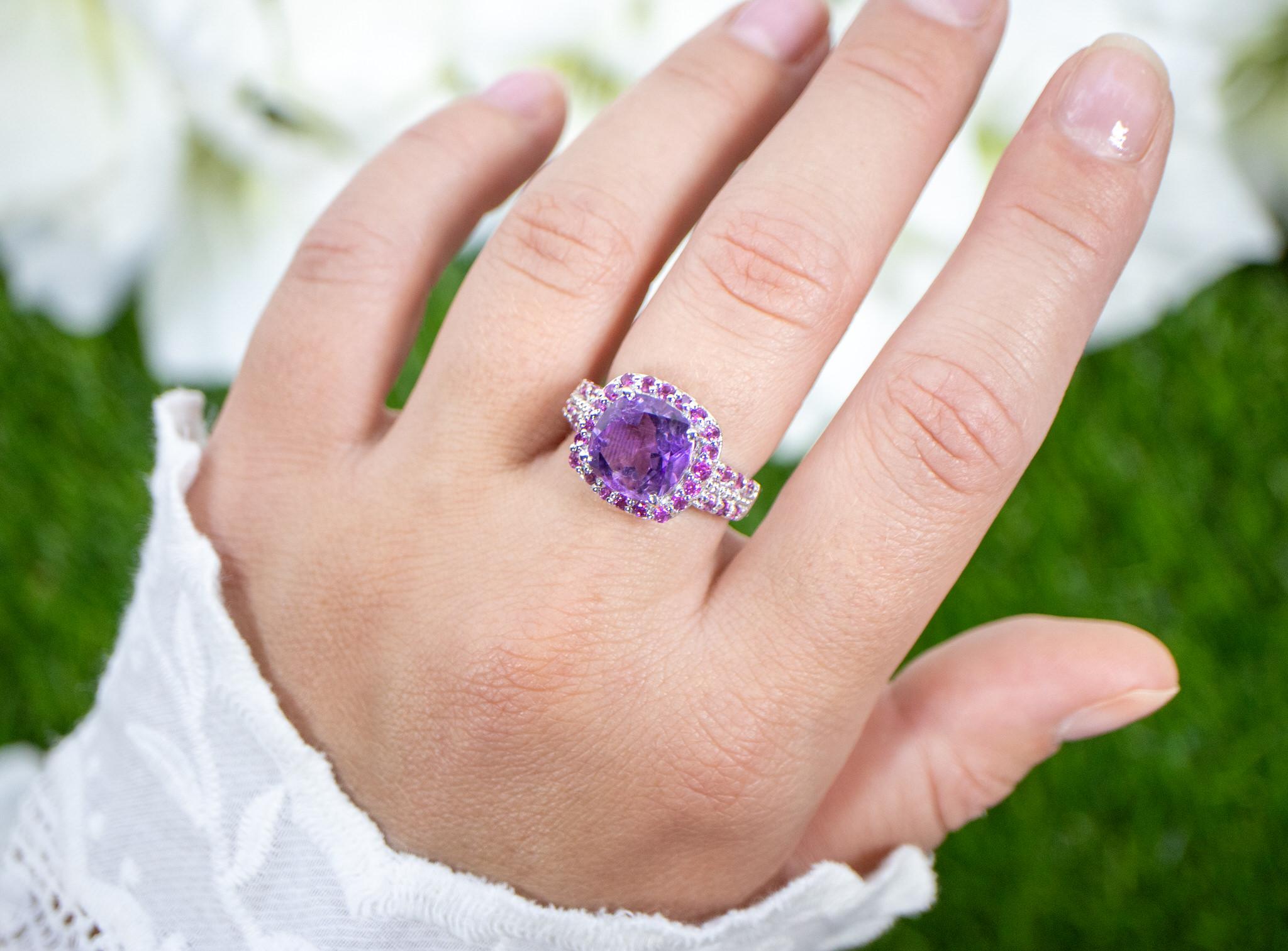 Contemporain Bague cocktail rhodolite sertie de 5 carats en vente