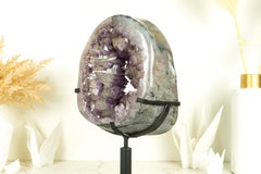 Amethyst-Kronleuchter-Geodeschale mit großem funkelndem Amethyst- Druzy auf einem drehbaren Ständer