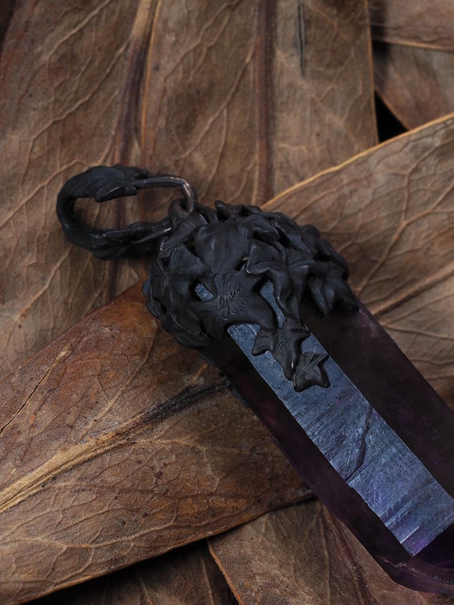 Ciondolo in cristallo di ametista in oro nero viola intenso Made in Paris in vendita 8
