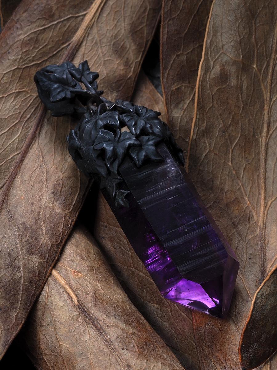 Women's or Men's Amethyst Crystal Black Gold Pendant Deep Purple Made in Paris For Sale
