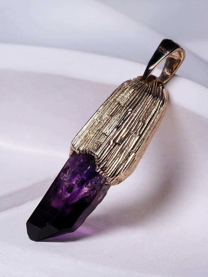 Pendentif en or avec améthyste, pierre naturelle brute non taillée Magic Healing Iris violet en vente 3