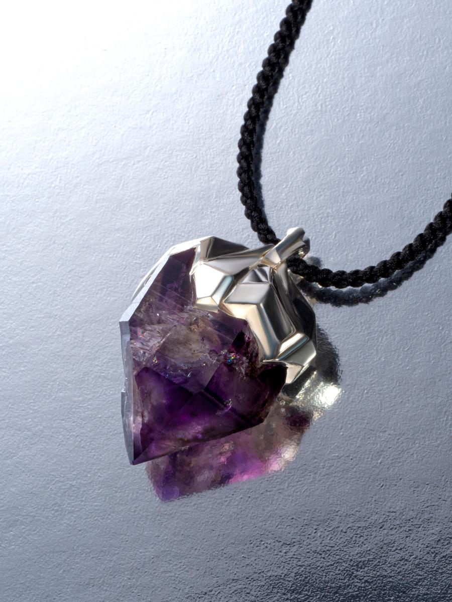 Artisan Collier en cristal d'améthyste pendentif en argent violet brut en vente