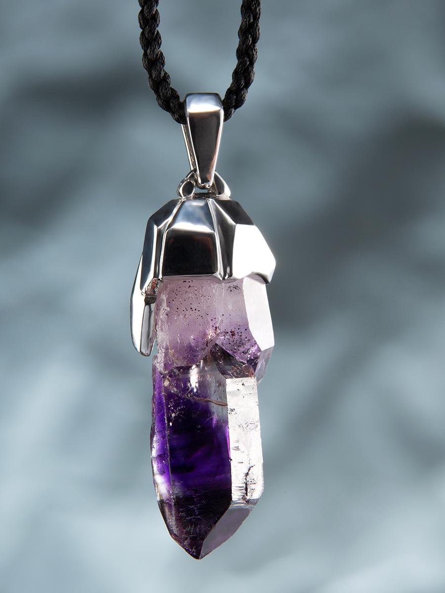 Artigiano Ciondolo d'argento in cristallo di ametista grezzo naturale Brandberg Unisex in vendita