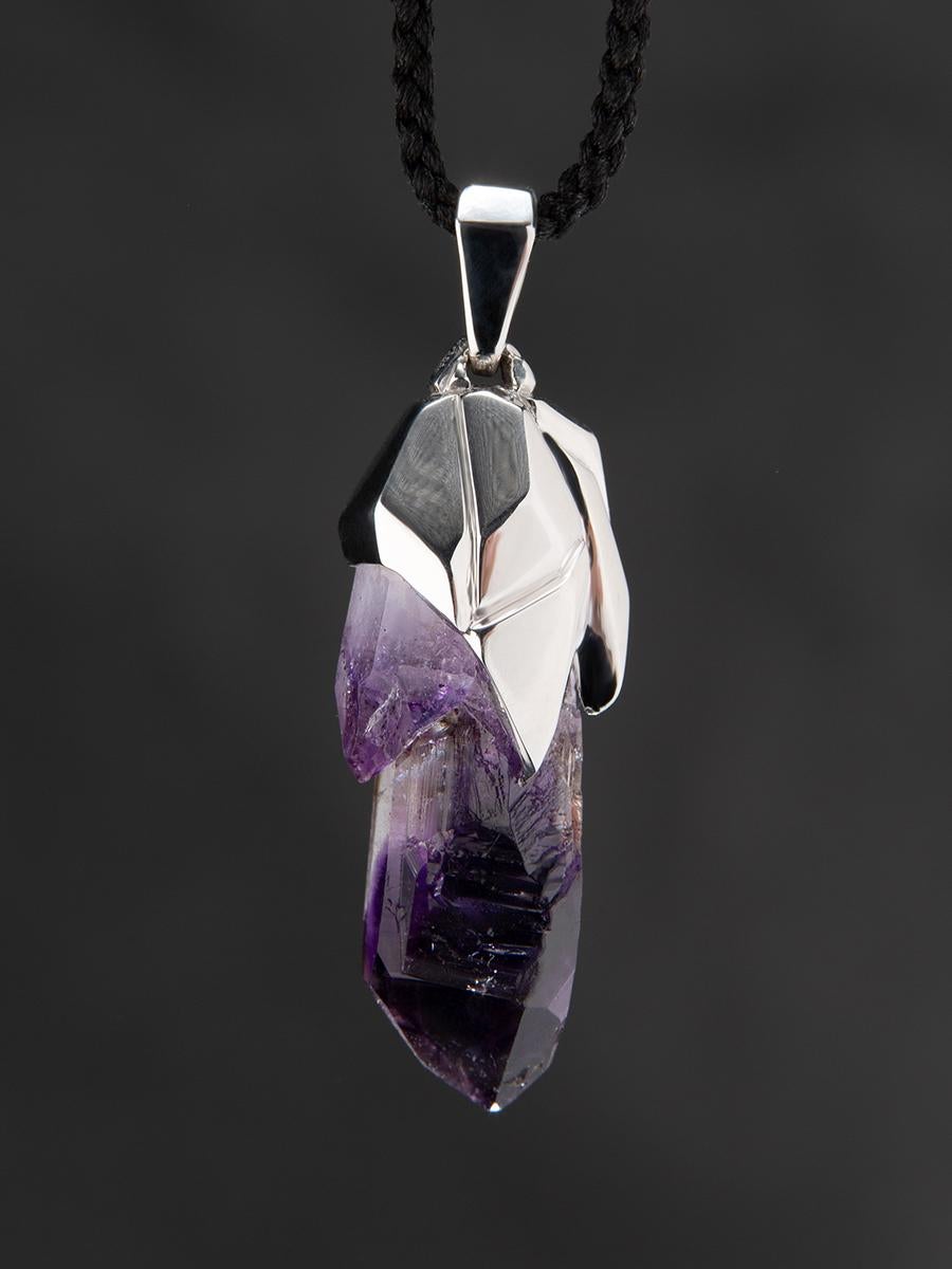 Ciondolo d'argento in cristallo di ametista grezzo naturale Brandberg Unisex In condizioni Nuovo in vendita a Berlin, DE