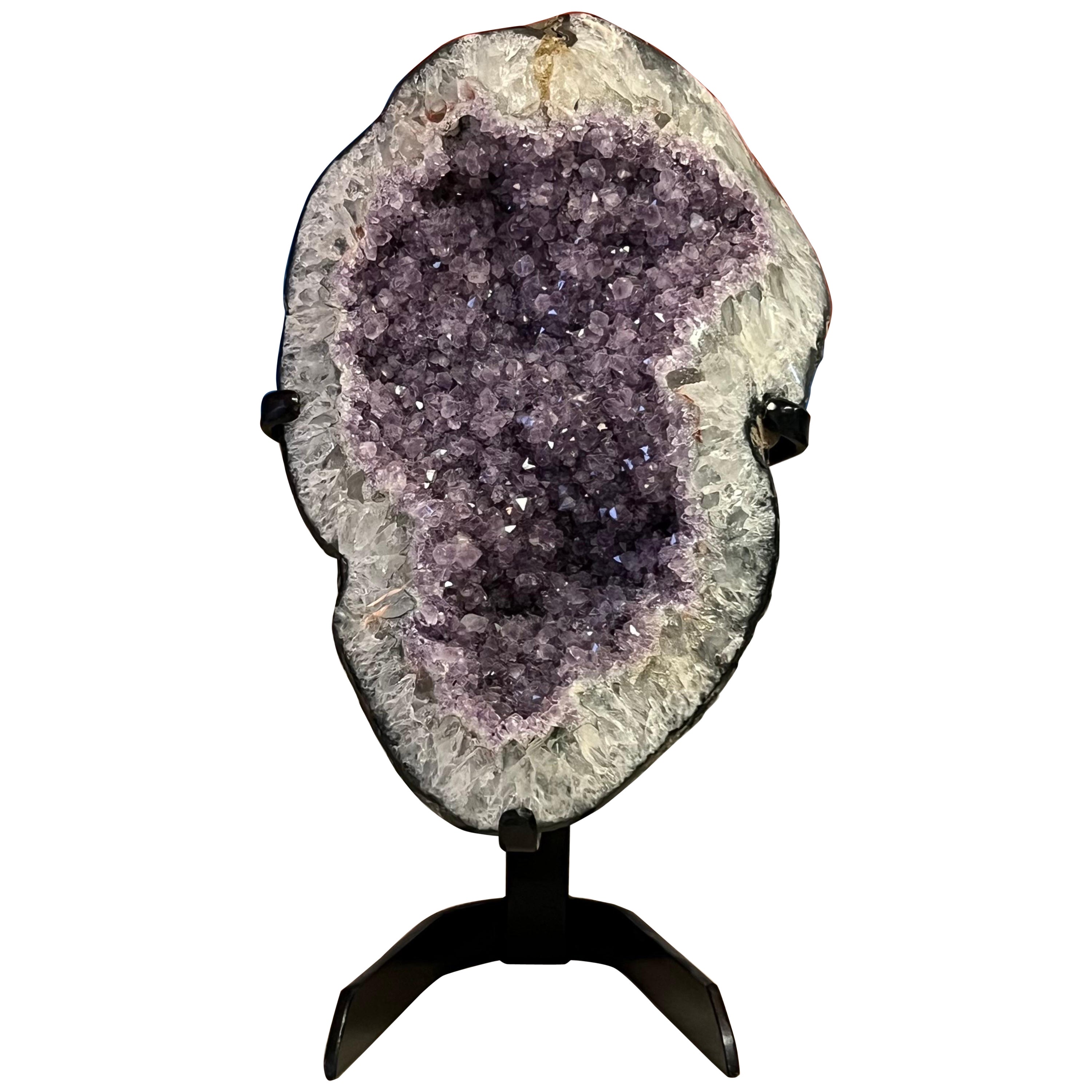 Amethyst-Kristall-Exemplar auf Ständer
