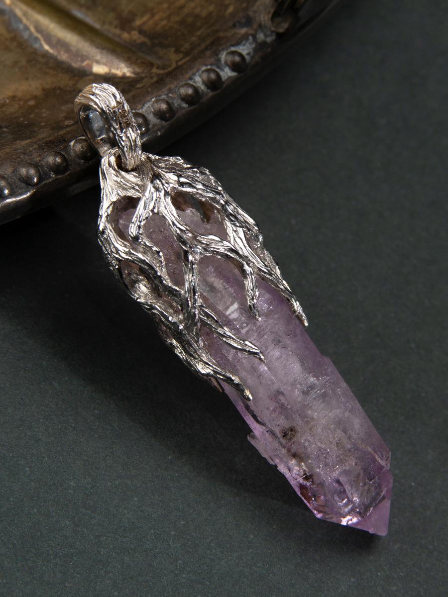 Amethyst Crystal White Gold Pendant Raw uncut crystal In New Condition In Berlin, DE