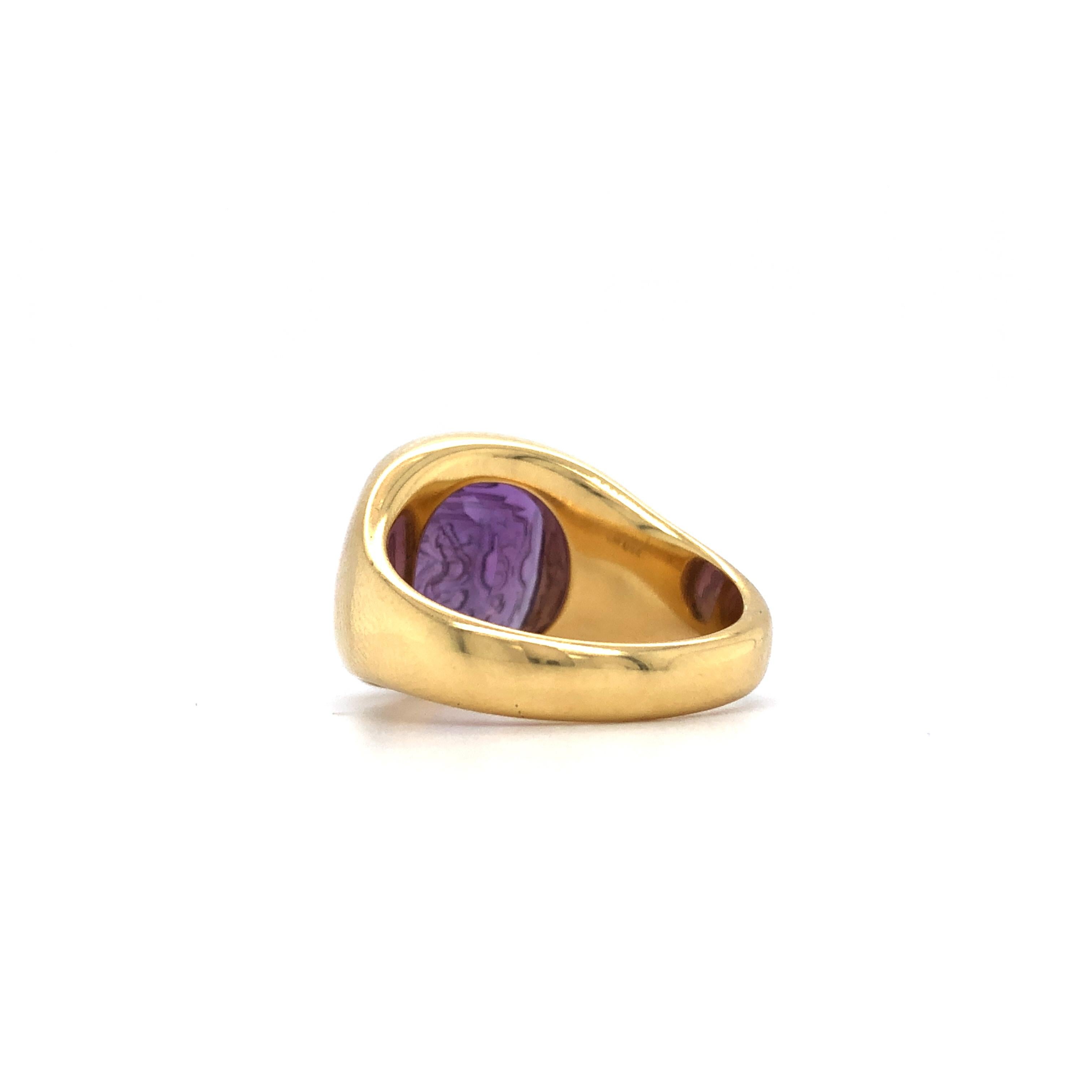 Amethyst Cushion Intaglio Gravierter Siegelring, Schild und Krone, Gelbgold für Damen oder Herren im Angebot