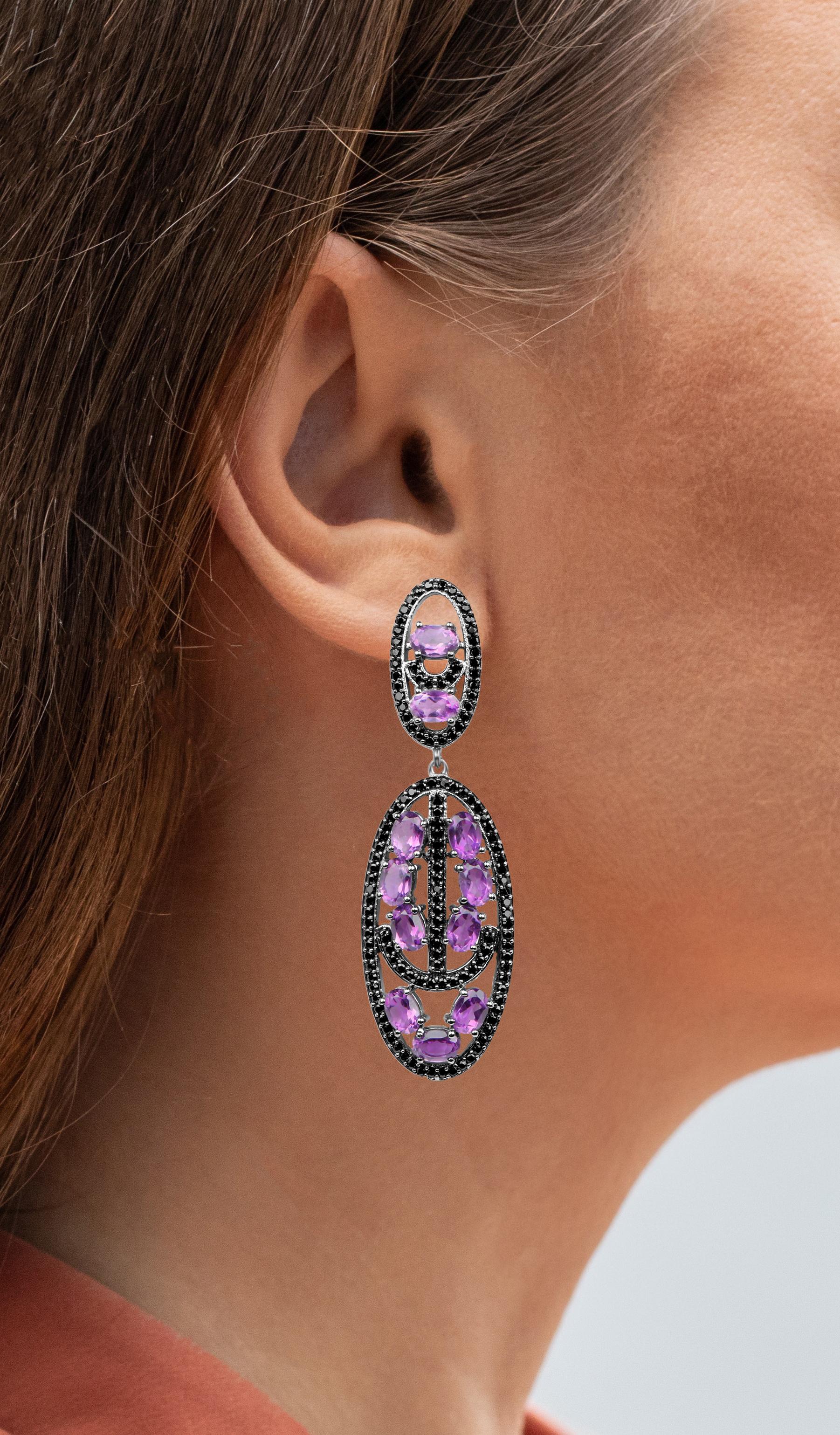It comes with the Gemological Appraisal by GIA GG/AJP
All Gemstones are Natural
22 Amethysts = 9.50 Carats
268 Black Spinels = 2.95 Carats
Metal: Rhodium Plated Sterling Silver
Dimensions: 63 x 20 mm

