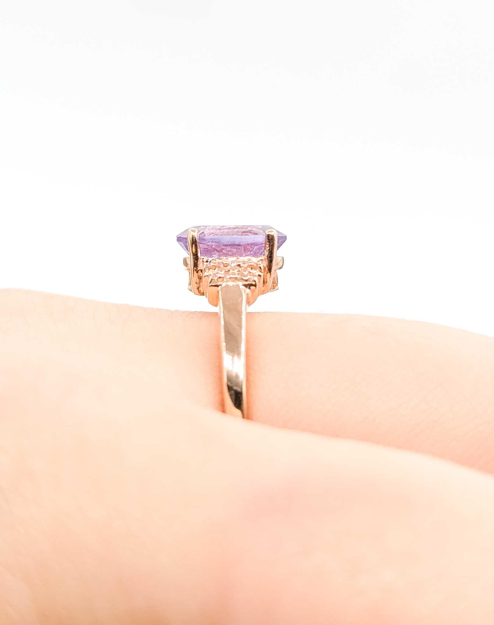 Taglio ovale Amethyst & Diamond Accented Ring in 10k Rose Gold in vendita