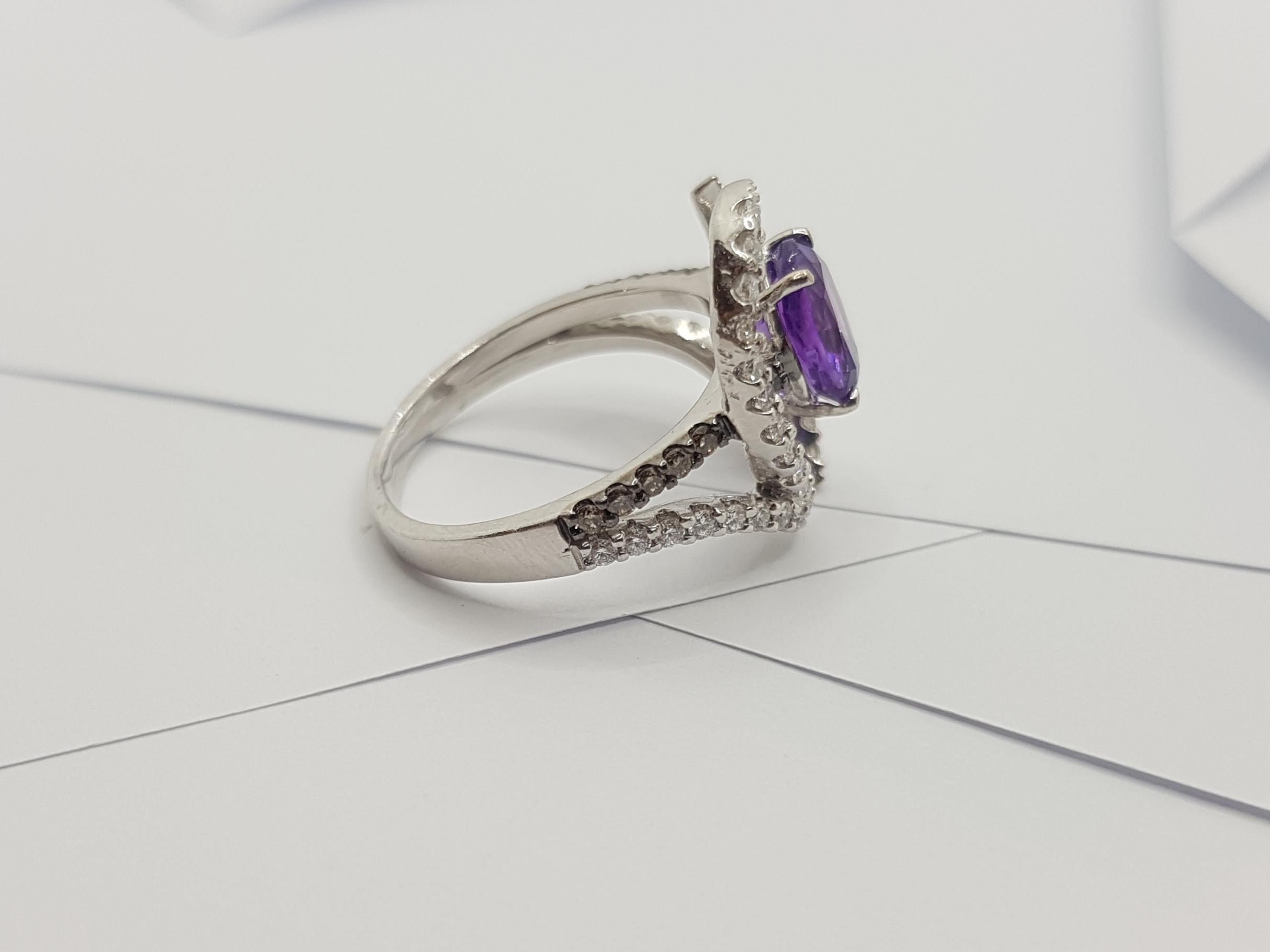 Bague en or blanc 18 carats avec améthyste, diamant et diamant brun de Kavant & Sharart en vente 6