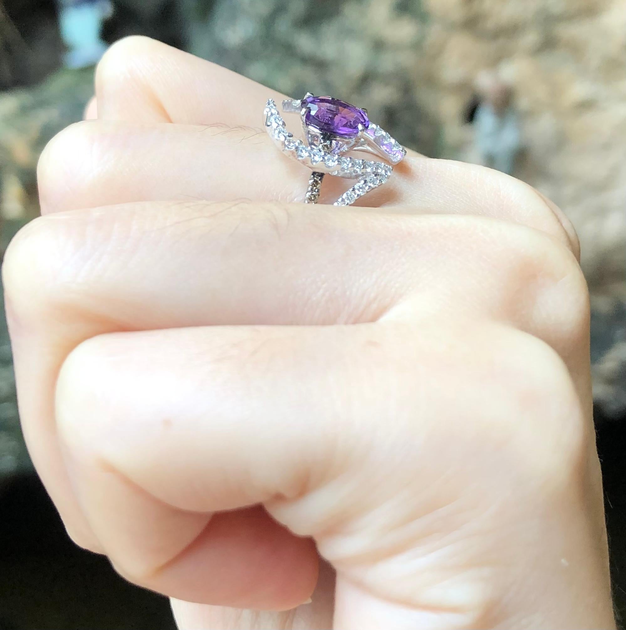 Bague en or blanc 18 carats avec améthyste, diamant et diamant brun de Kavant & Sharart Neuf - En vente à Bangkok, TH