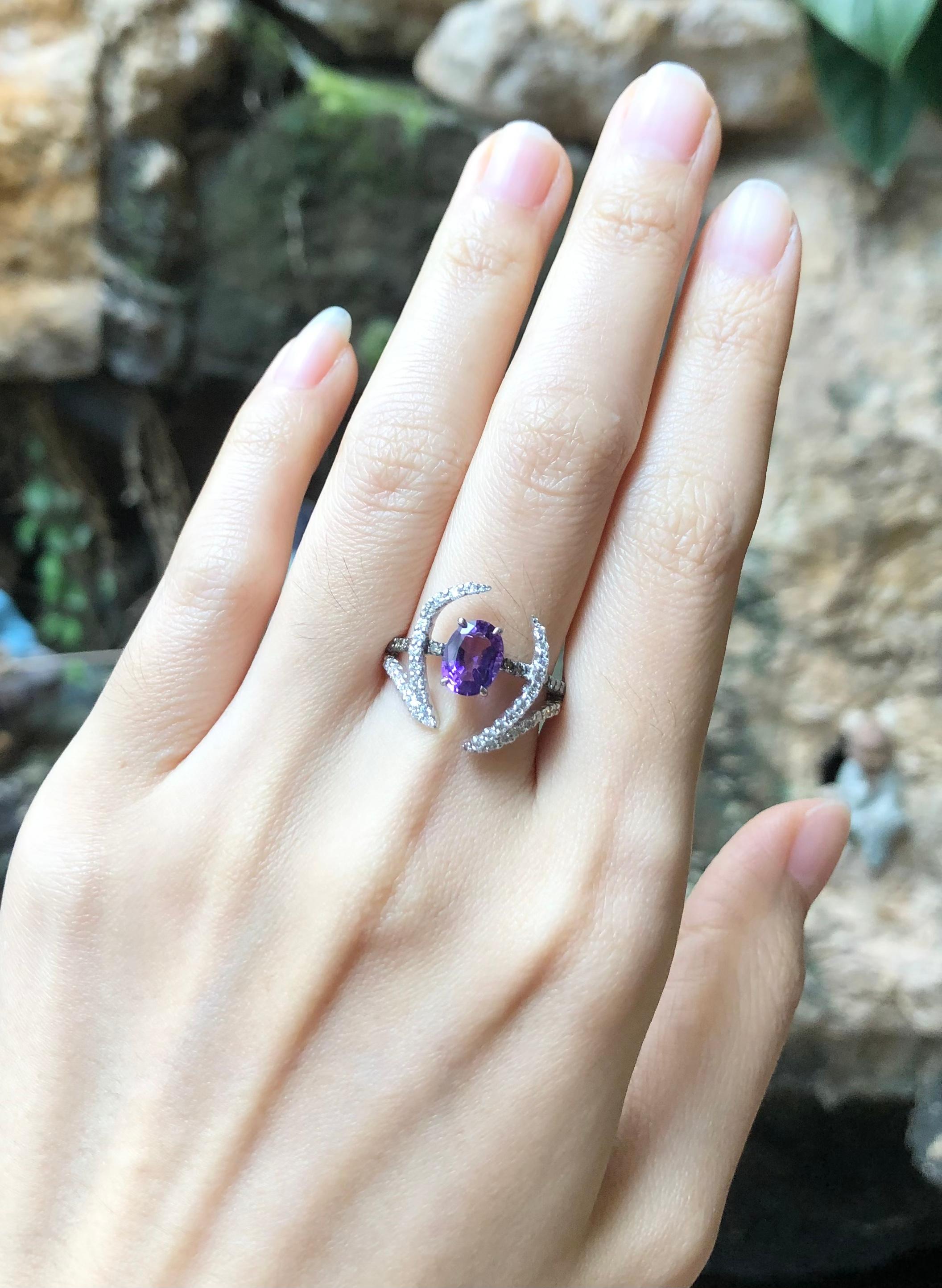 Bague en or blanc 18 carats avec améthyste, diamant et diamant brun de Kavant & Sharart en vente 1