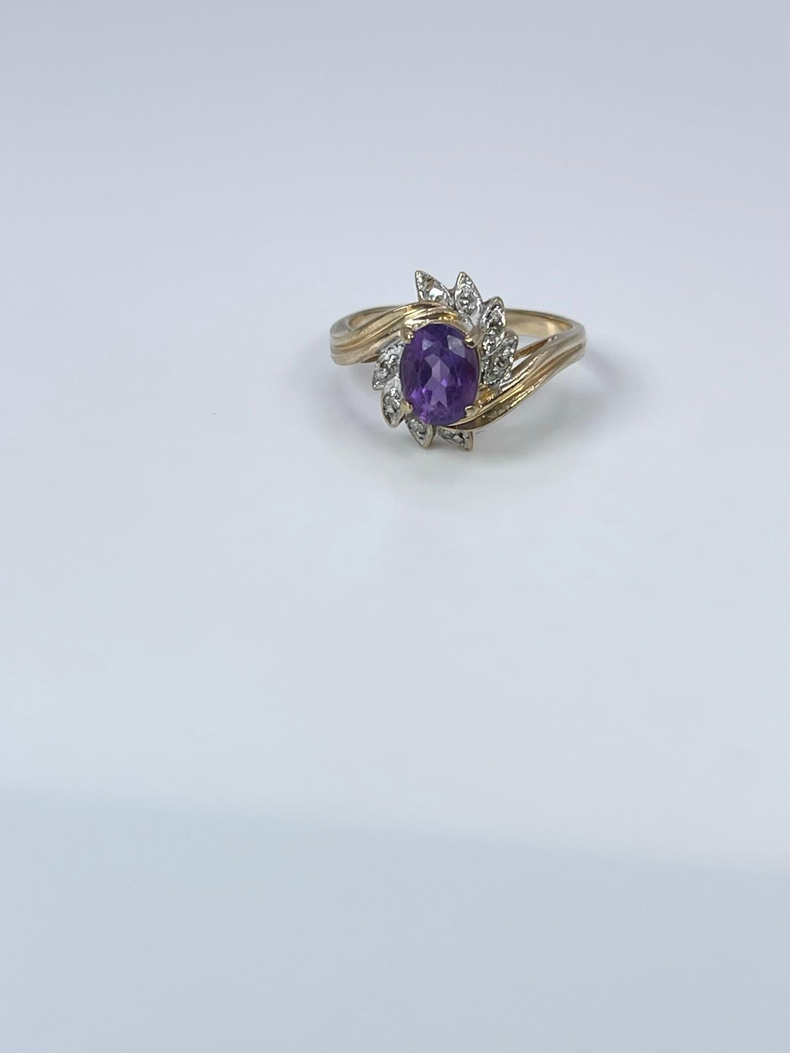 Amethyst & Diamond ring in 10KT yellow gold. Stunning cocktail ring, estate.

GRAM WEIGHT: 4.23gr
METAL: 10KT yellow gold

NATURAL DIAMOND(S)
Cut: Round
Color: G-H 
Clarity: SI (average)
Carat: 0.05ct

NATURAL AMETHYST
Cut: Oval
Color: Light