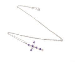 Collar Cruz de Amatista y Diamantes en Oro Blanco de 10k