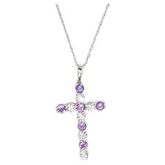 Collar Cruz de Amatista y Diamantes en Oro Blanco de 10k