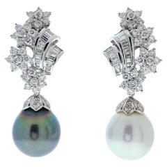 Boucles d'oreilles en platine 18 carats avec diamants fantaisie de 2,53 carats et perles noires et blanches de Tahiti