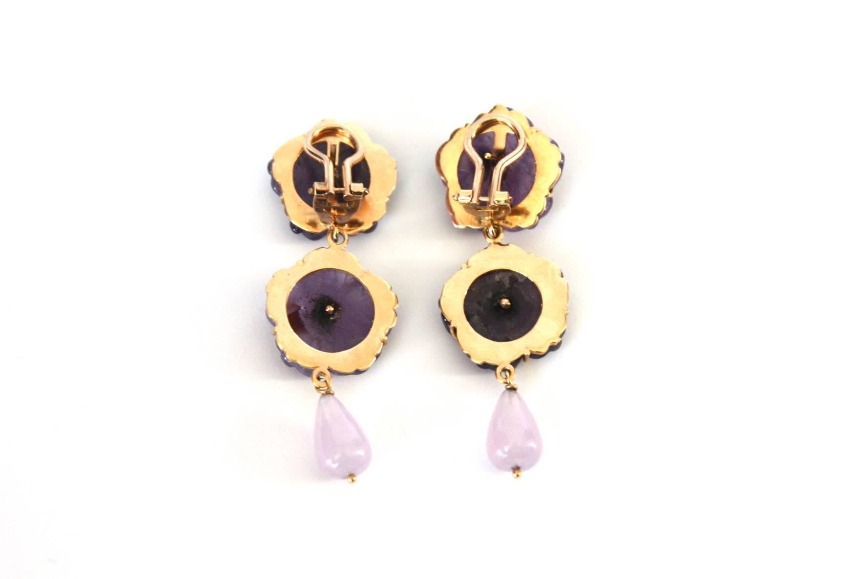 Very nice earrings with flower engrave in amethyst stone, diamonds and emerald, yellow 18kt gold gr. 10,50, drop of rose quartz. Weight 9,2 gr length 5cm
All Giulia Colussi jewelry is new and has never been previously owned or worn. Each item will