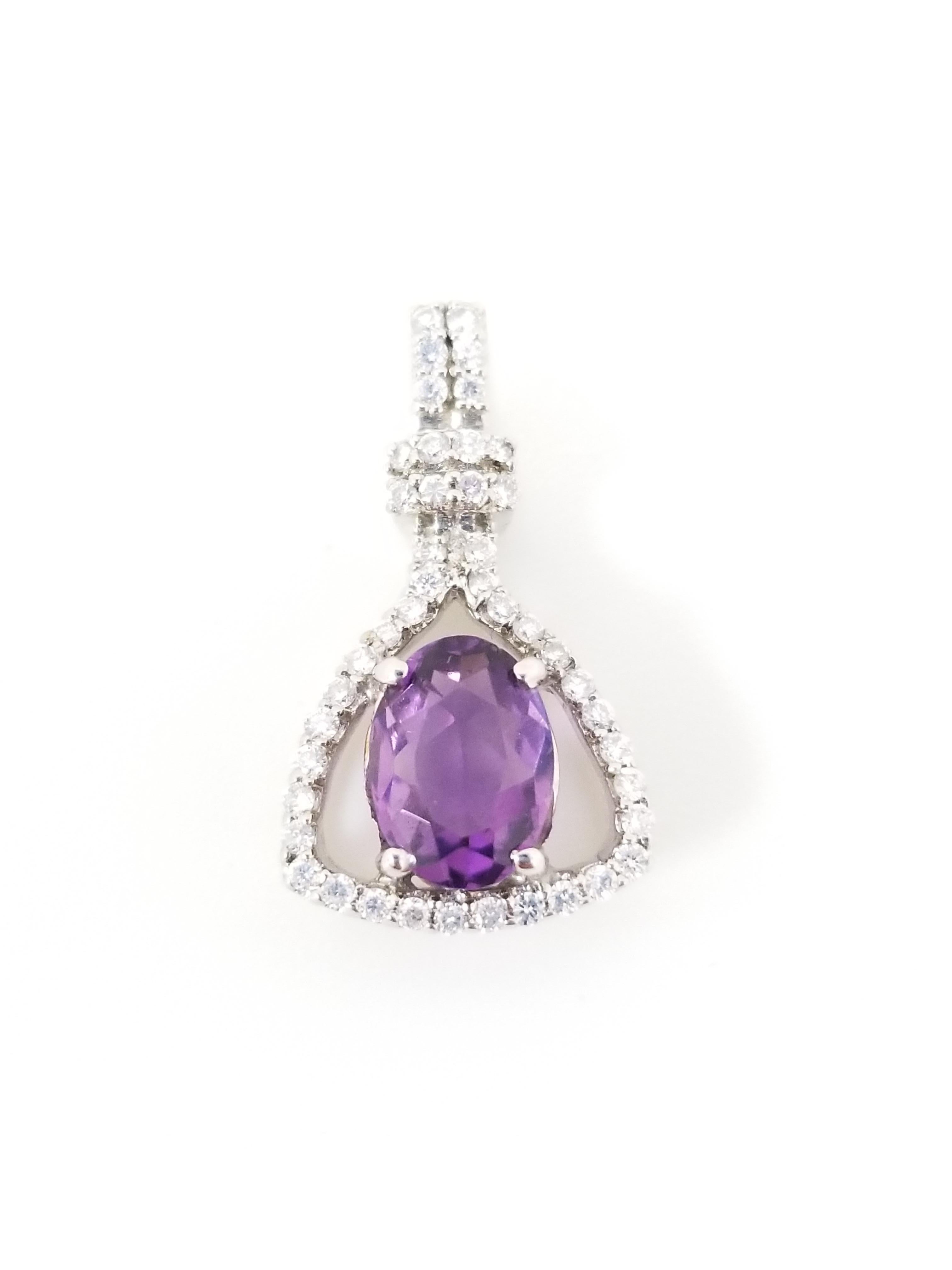 0.80 ct AMETHYST DIAMOND PENDANT + 0.44 ctw SIDE DIAMOND, WHITE GOLD 18K,

Measurements: 0.50 INCH X 0.75 INCH.