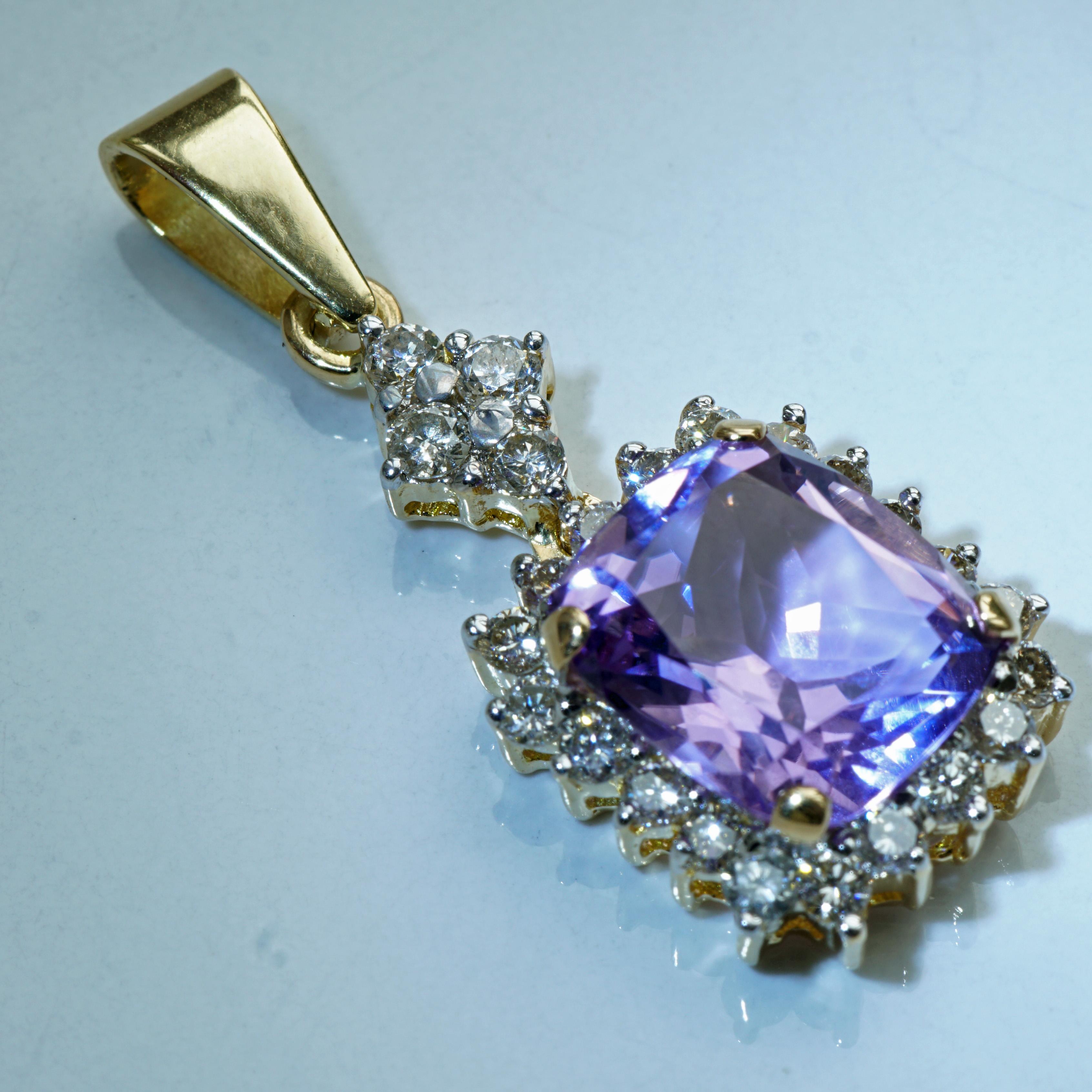 Women's or Men's Amethyst Diamond Pendant 18 Kt Gold Sooo Precious 0.35 Ct W / VS-SI For Sale