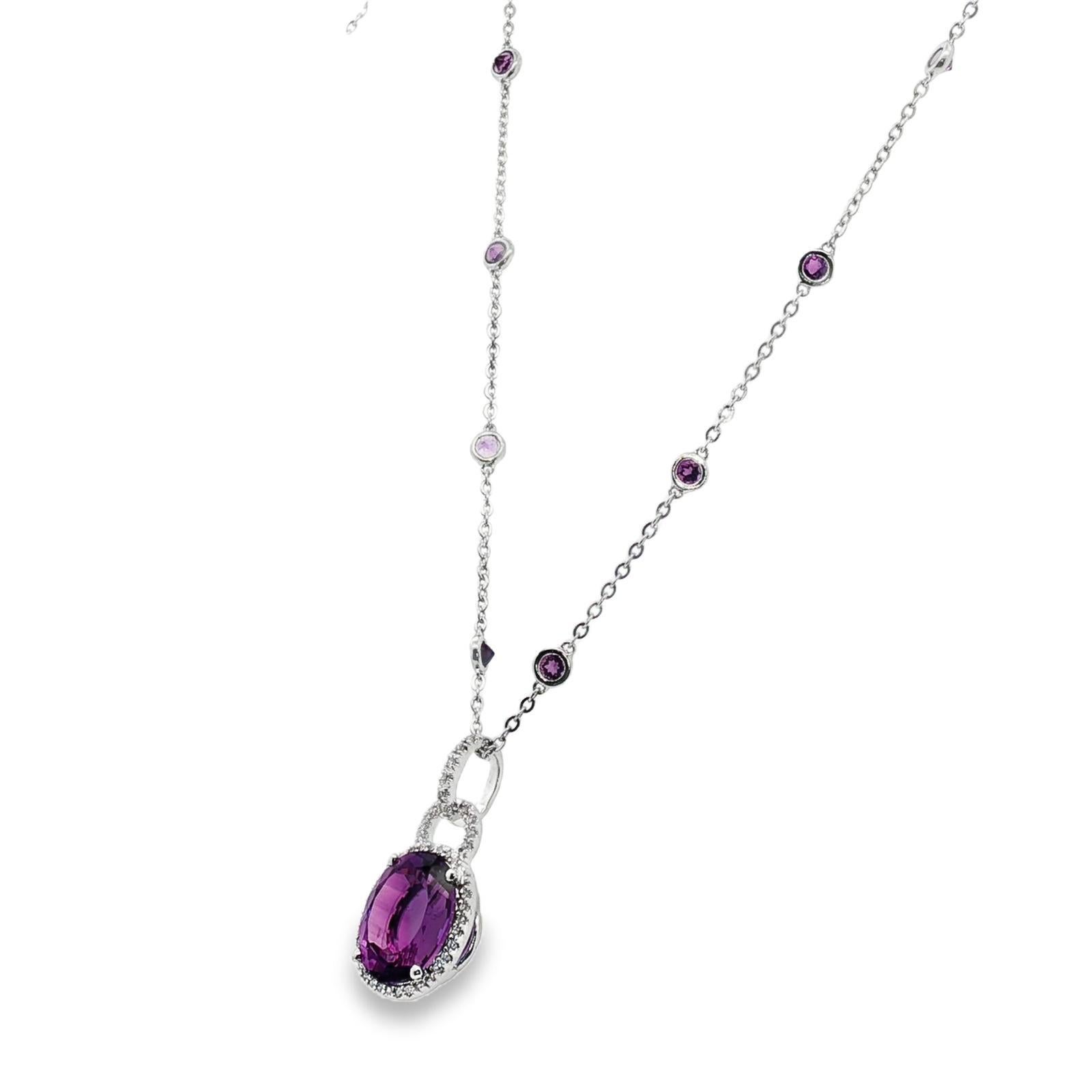 Collar de amatista con diamantes y estación de amatista engastada en bisel 14KWG Moderno en venta