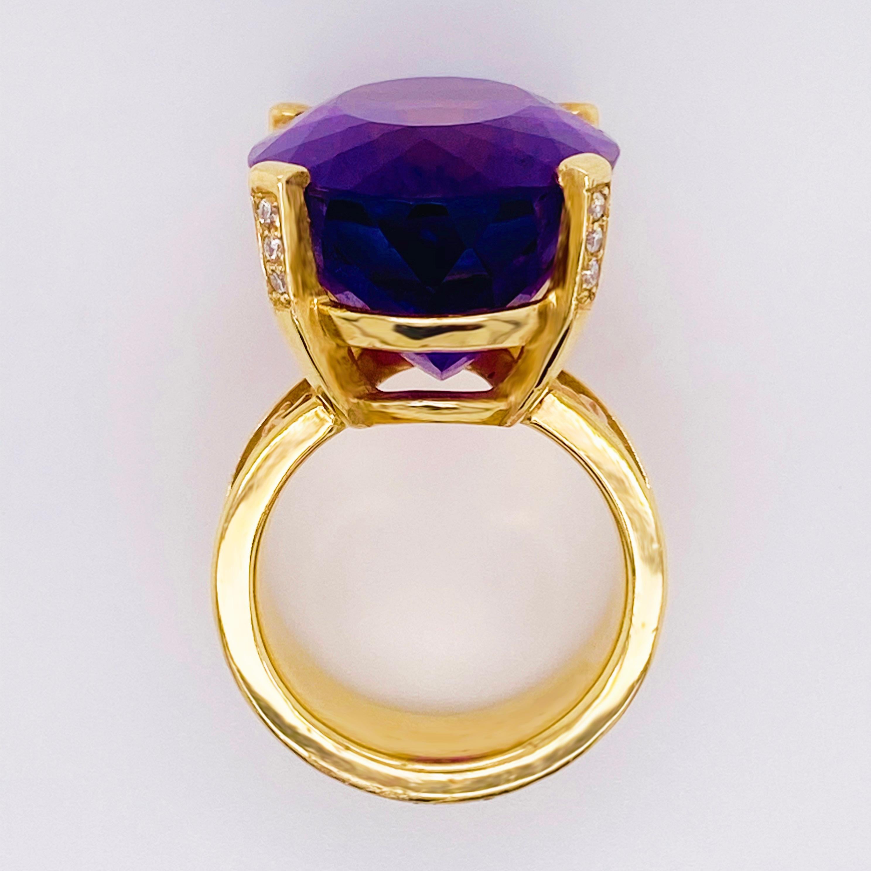 Modern 36 Carat Amethyst & Diamond Ring 18 Karat Gold Fleur De Lis Royal Purple For Sale