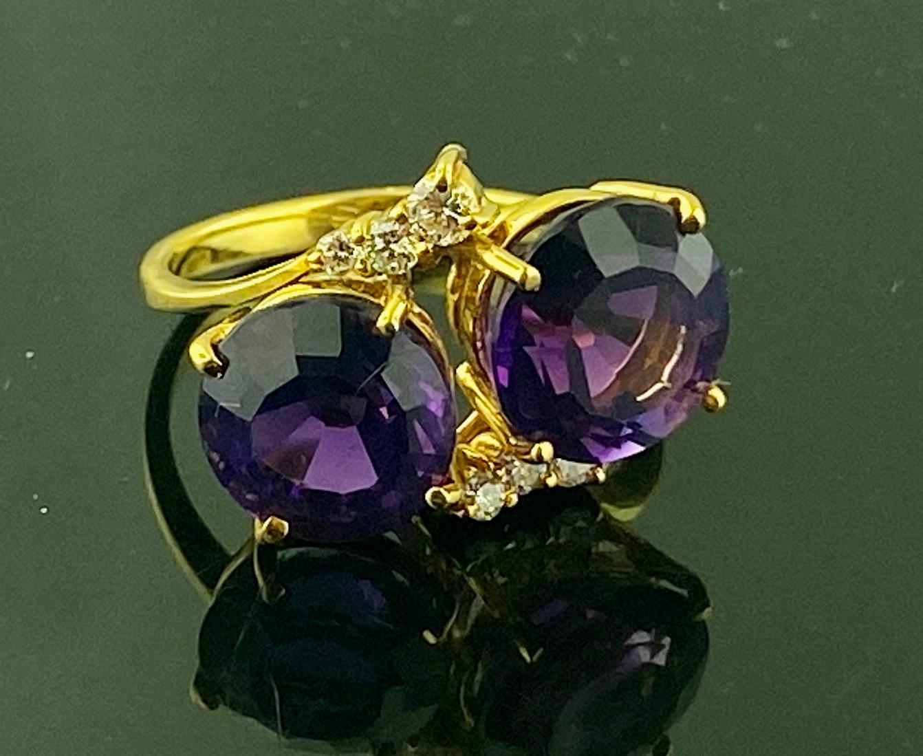 Amethyst & Diamond Ring in Yellow Gold In Excellent Condition For Sale In Palm Desert, CA