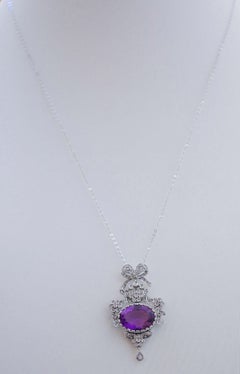 Collier à pendentifs en améthyste, diamants et or blanc 14 carats.