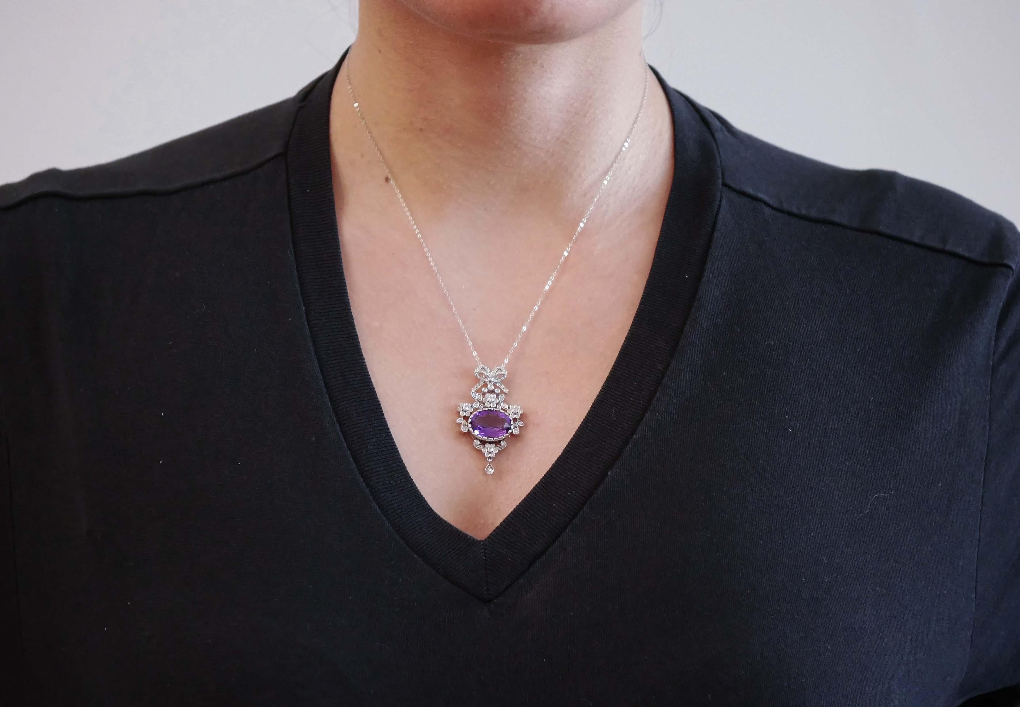 Amethyst, Diamonds, 14 Karat White Gold Pendant Necklace. In Good Condition For Sale In Marcianise, Marcianise (CE)