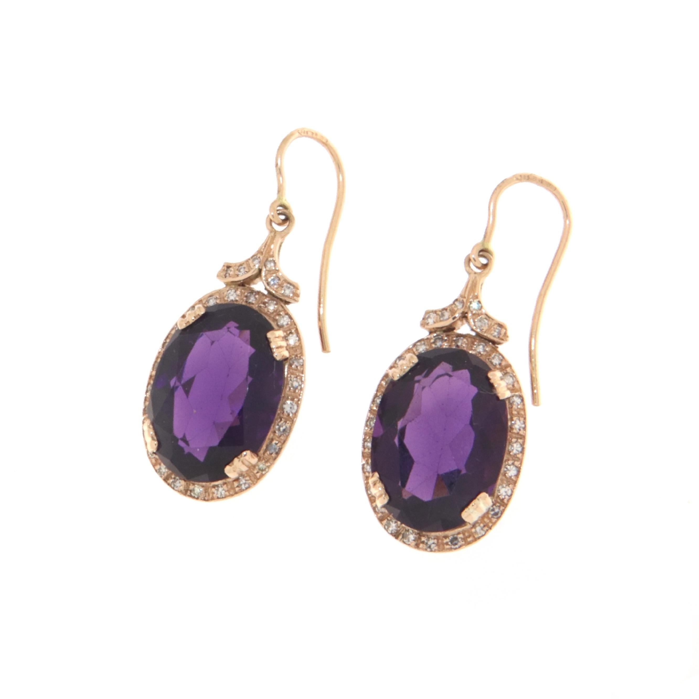 These elegant 14-karat yellow gold earrings are a perfect combination of luxury and sophistication, featuring stunning amethysts and diamonds. With their sophisticated design and use of precious materials, these earrings are ideal for adding a touch