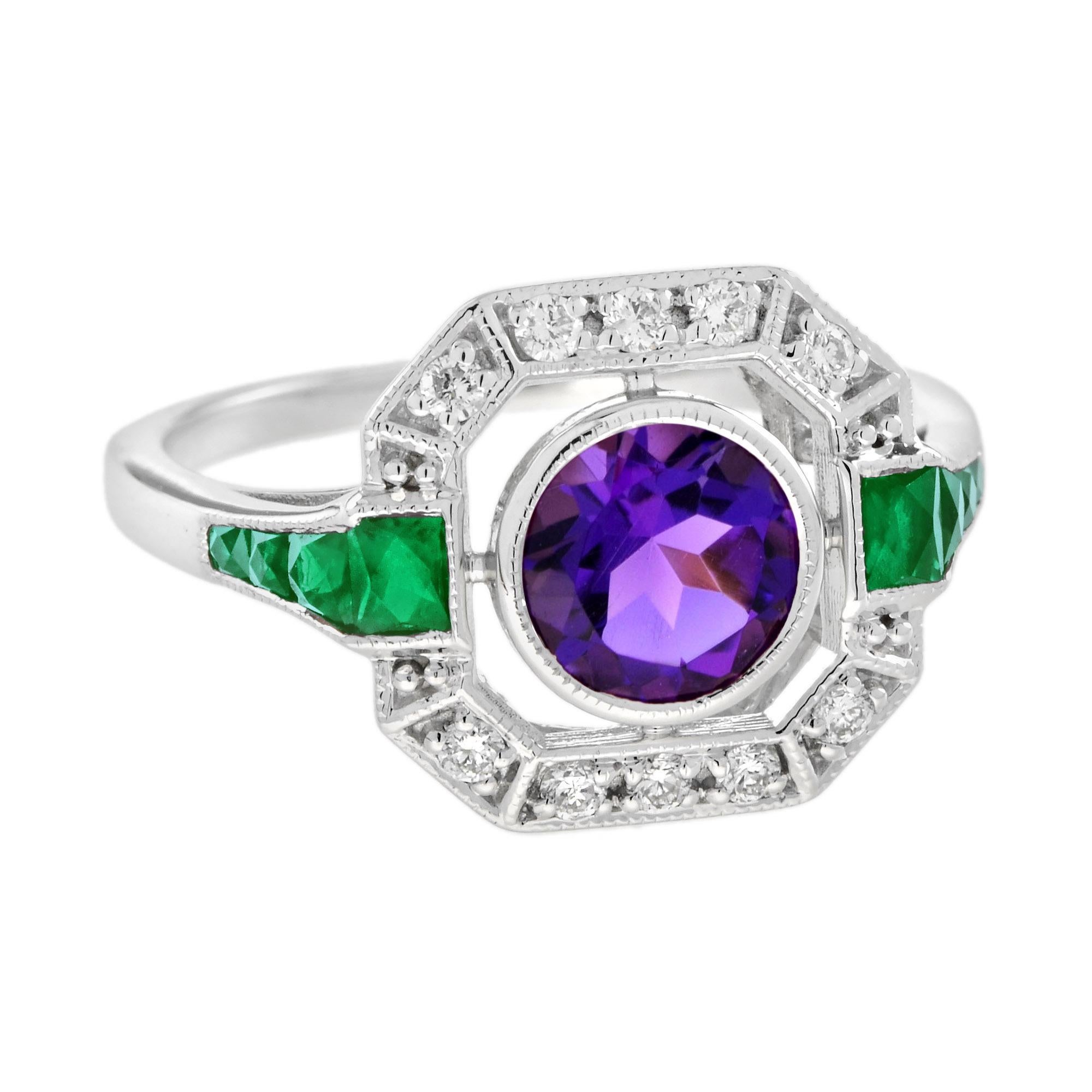 Cette captivante bague de fiançailles Art déco présente une améthyste ronde sertie dans un chaton élégant, mettant en valeur sa riche teinte violette. Un halo de diamants étincelants encadre la pierre centrale, lui apportant brillance et élégance