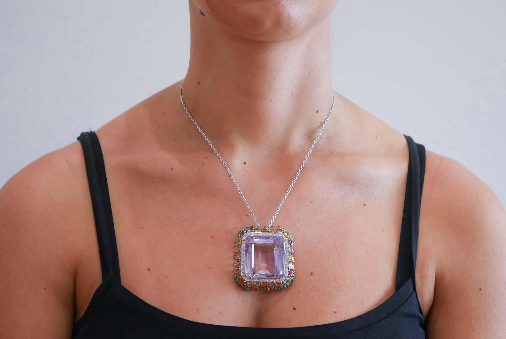 Ametista, smeraldi, zaffiri multicolore, diamanti, collana in oro bianco 14 carati In condizioni buone in vendita a Marcianise, Marcianise (CE)