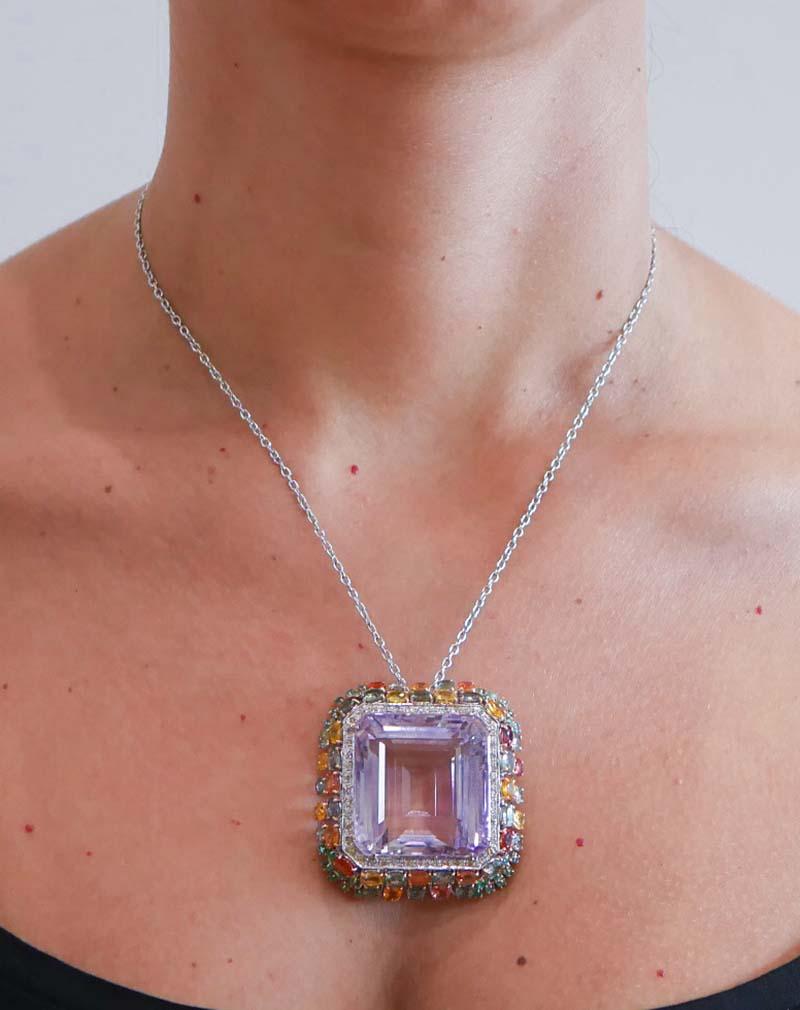 Donna Ametista, smeraldi, zaffiri multicolore, diamanti, collana in oro bianco 14 carati in vendita