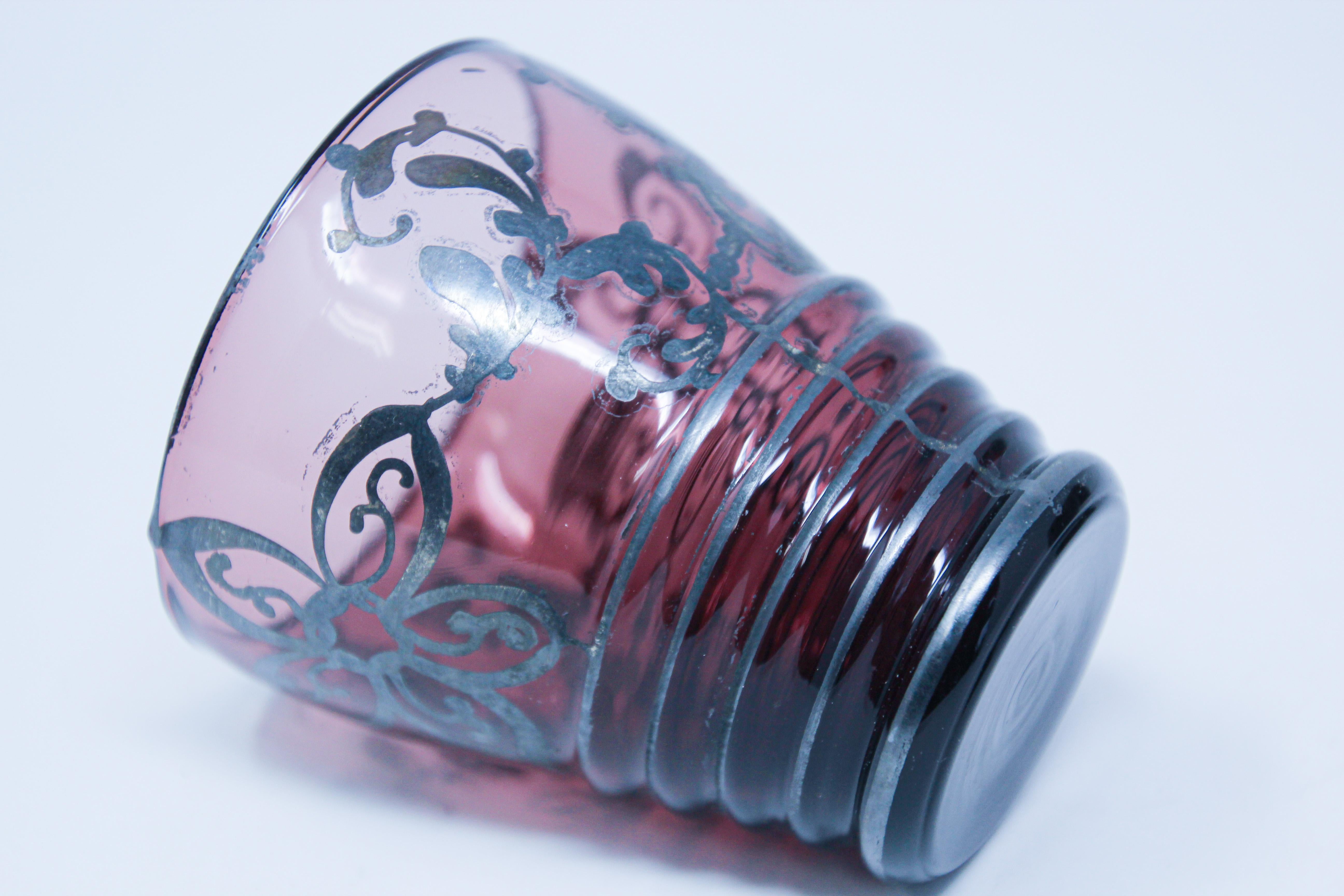 Likörset mit Dekanter und sechs Gläsern aus böhmischem Glas mit Amethyst emailliert im Angebot 4