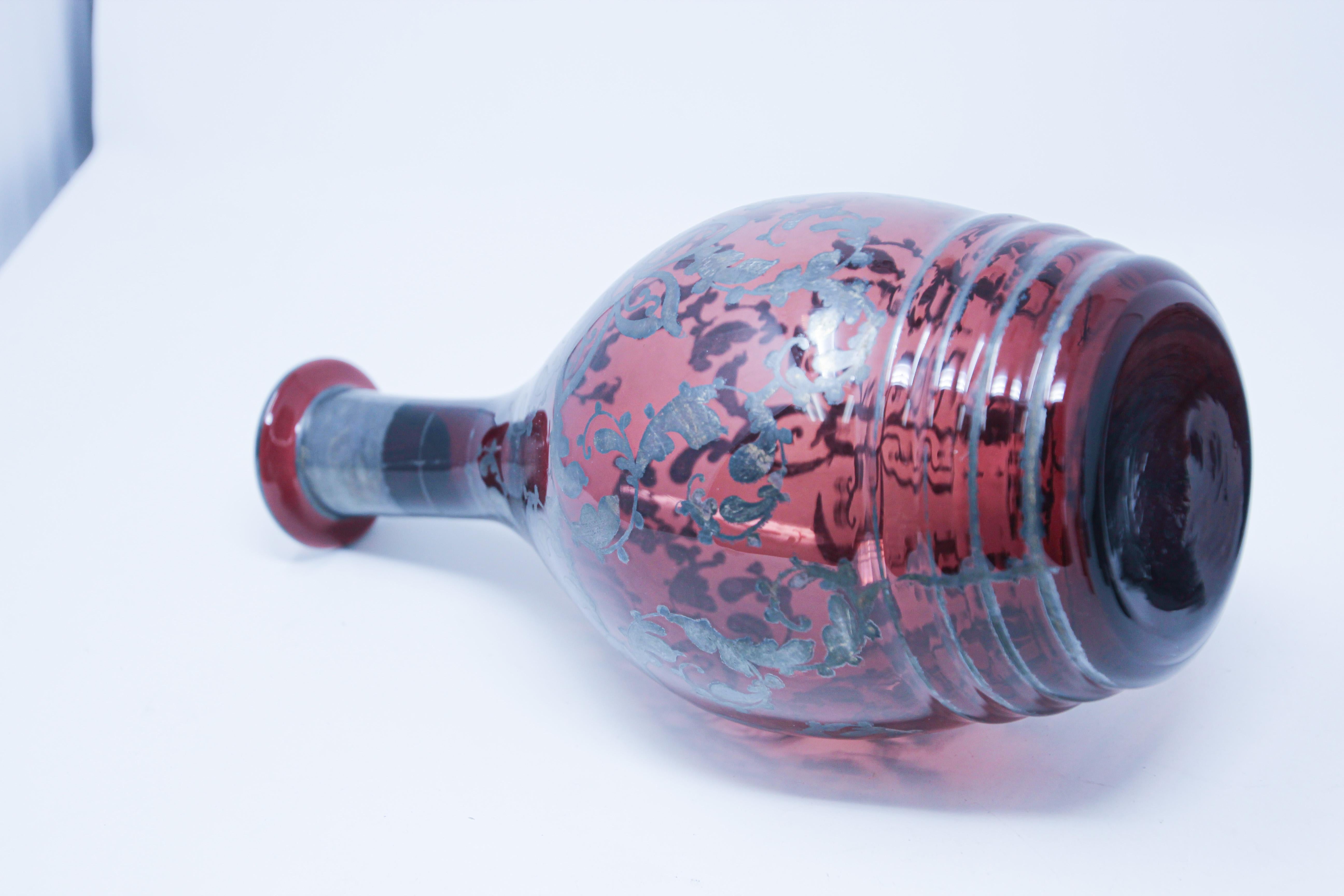 Juego de licor de cristal esmaltado amatista de Bohemia Decantador y seis copas Pintado a mano en venta
