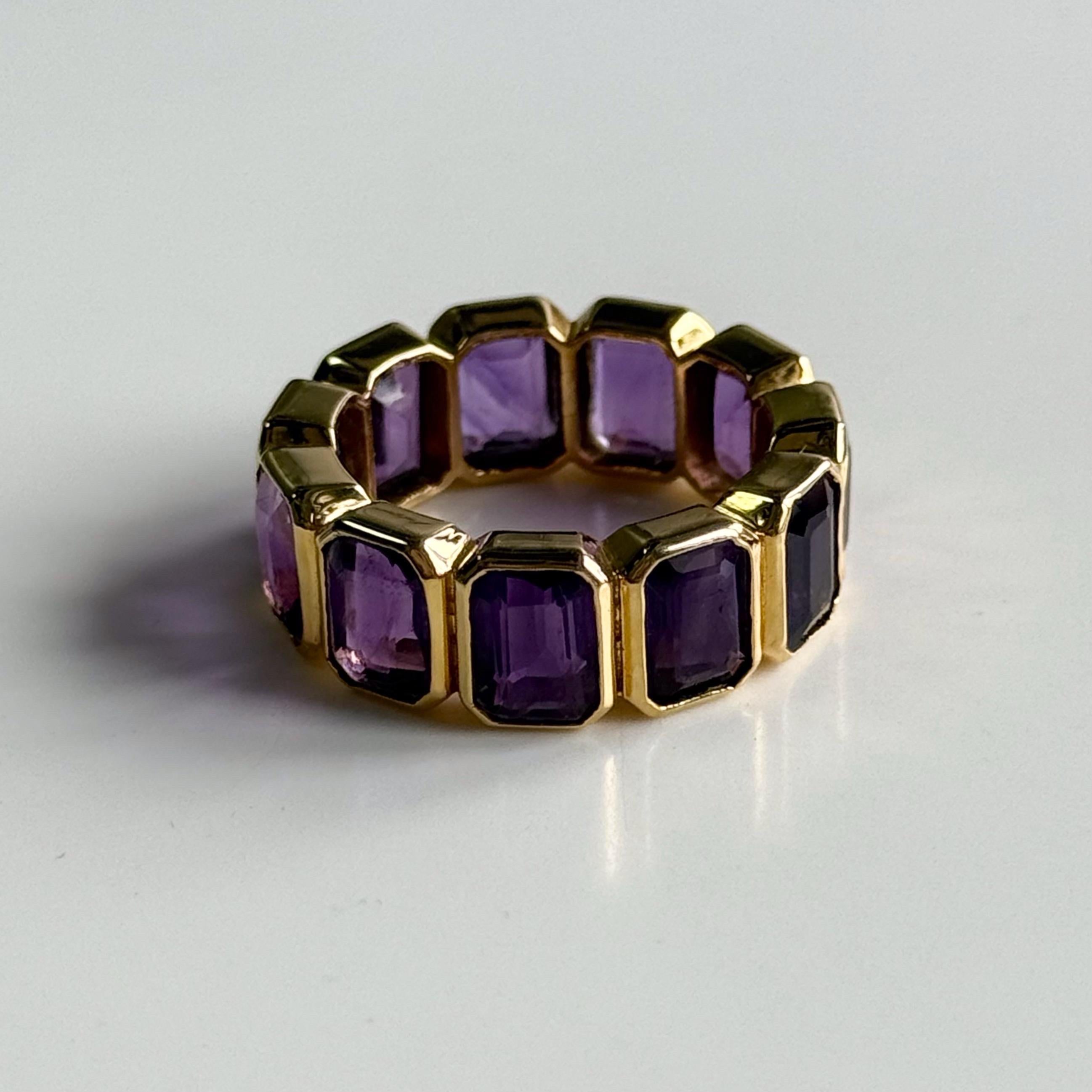 Magnifique bague en améthyste en or 14KT, bague faite à la main avec chaque pierre assemblée à partir de zéro et à la main. Fabriqué en taille 6.

**Tous les articles quittent nos locaux avec un certificat au nom de l'acheteur, politique de