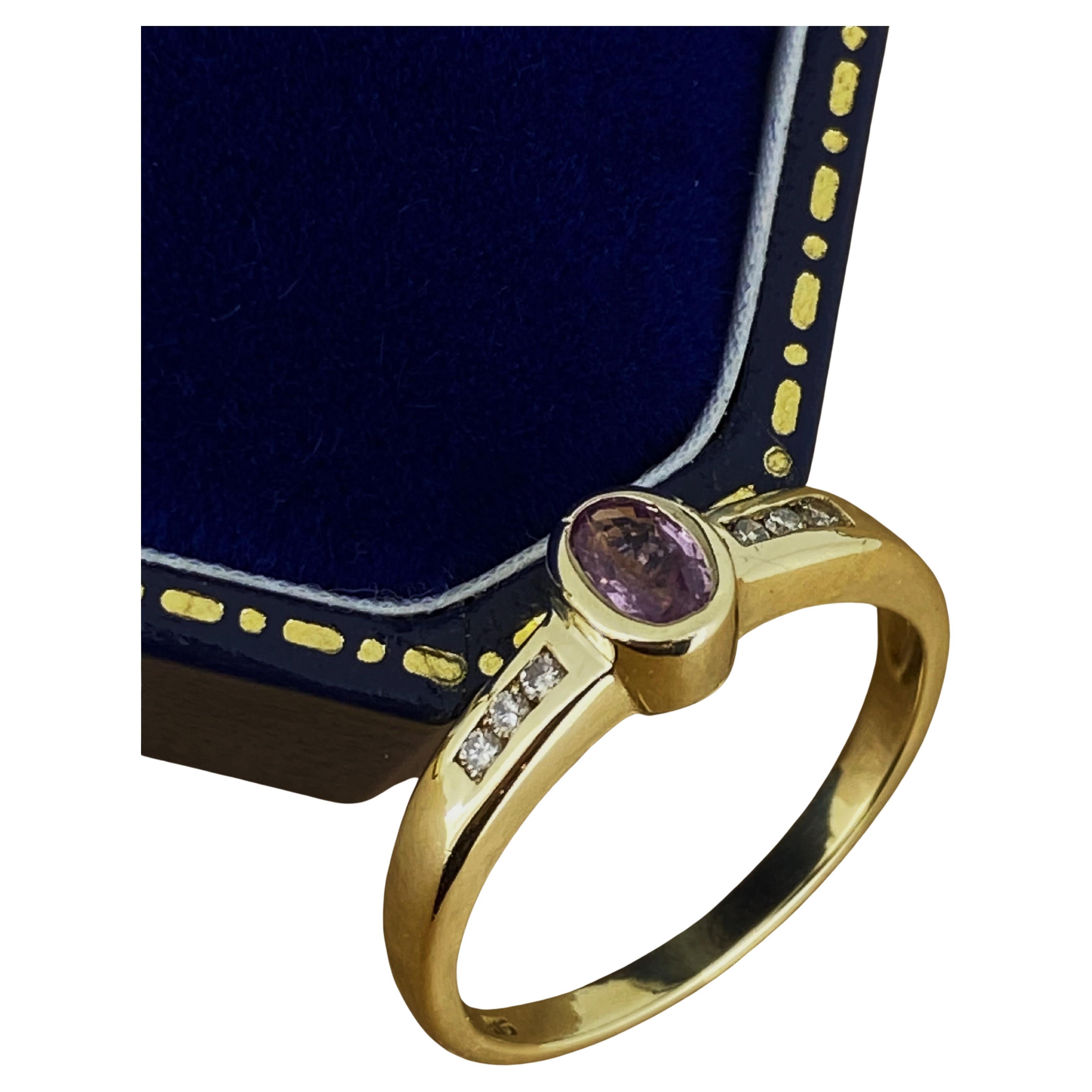 Amatista - Piedra de Nacimiento de Febrero - Anillo de Vestido con Diamantes Engastados en Bisel en Oro Amarillo de 9K