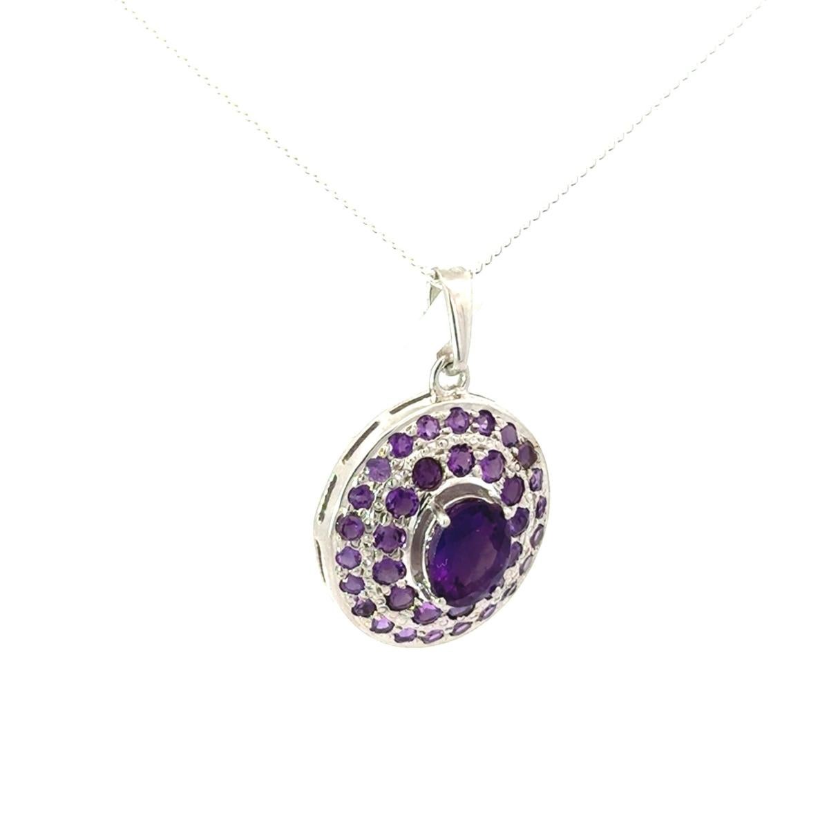 Ciondolo con ametista di febbraio di forma ovale per lei, realizzato in argento. in vendita 2
